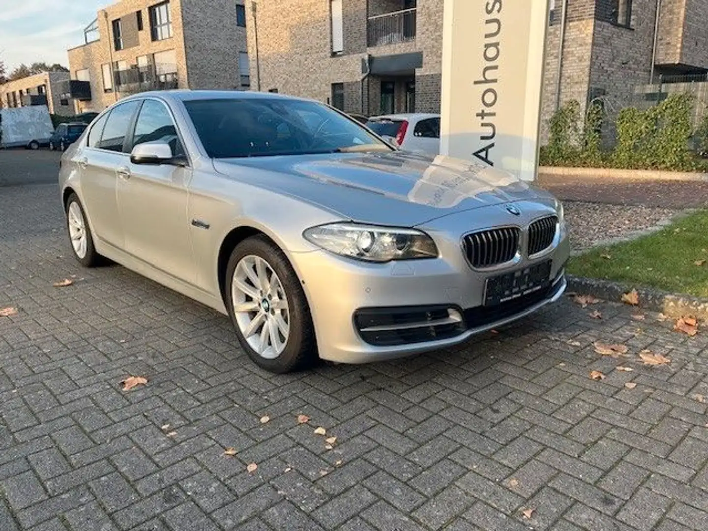 BMW 528 5 Limousine 528 i xDrive Argent - 1