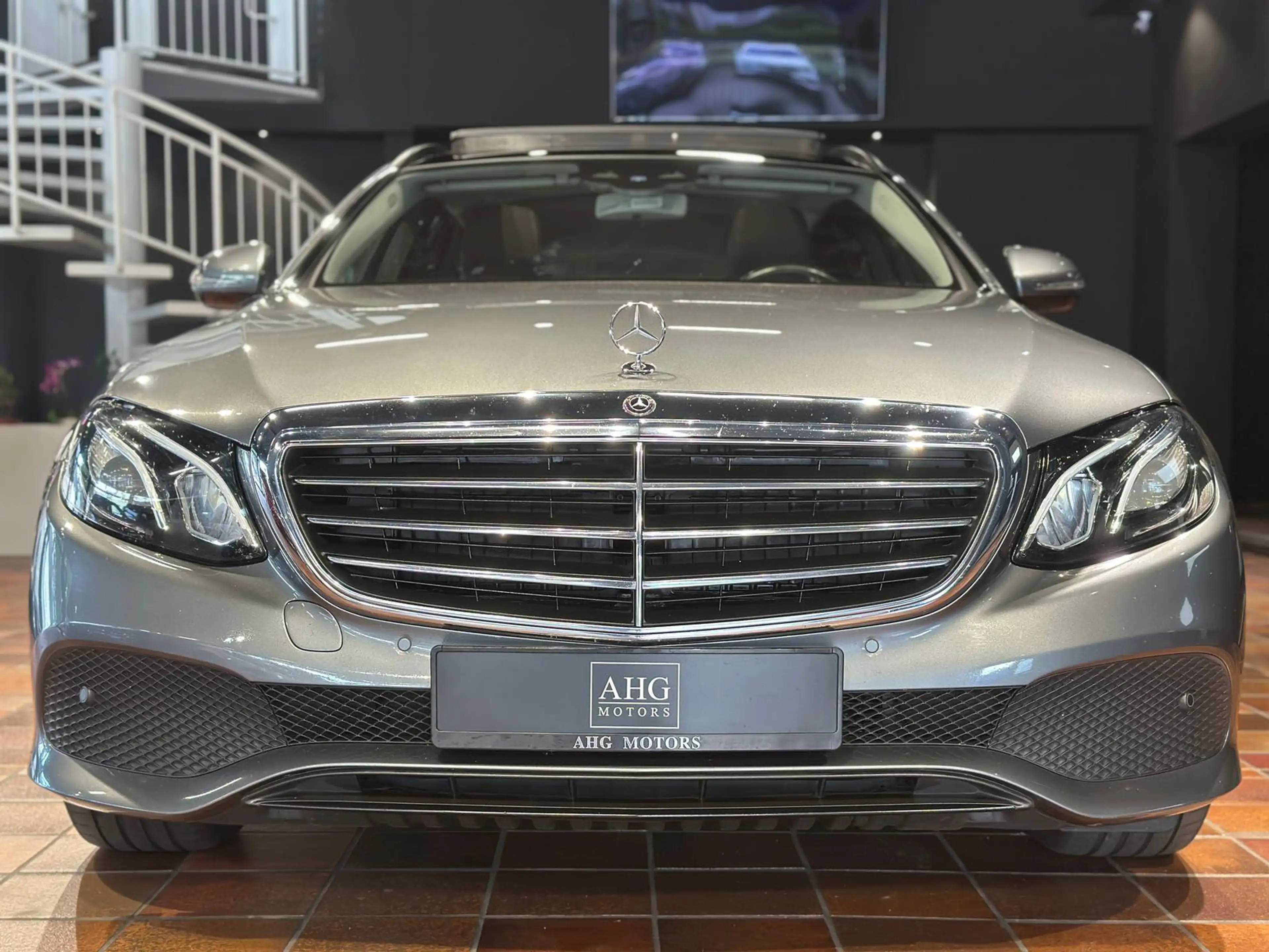 Mercedes-Benz E 200 T 4MATIC PANORAMA STANDHEIZUNG AHK COMAND LED BEHE — photo 10