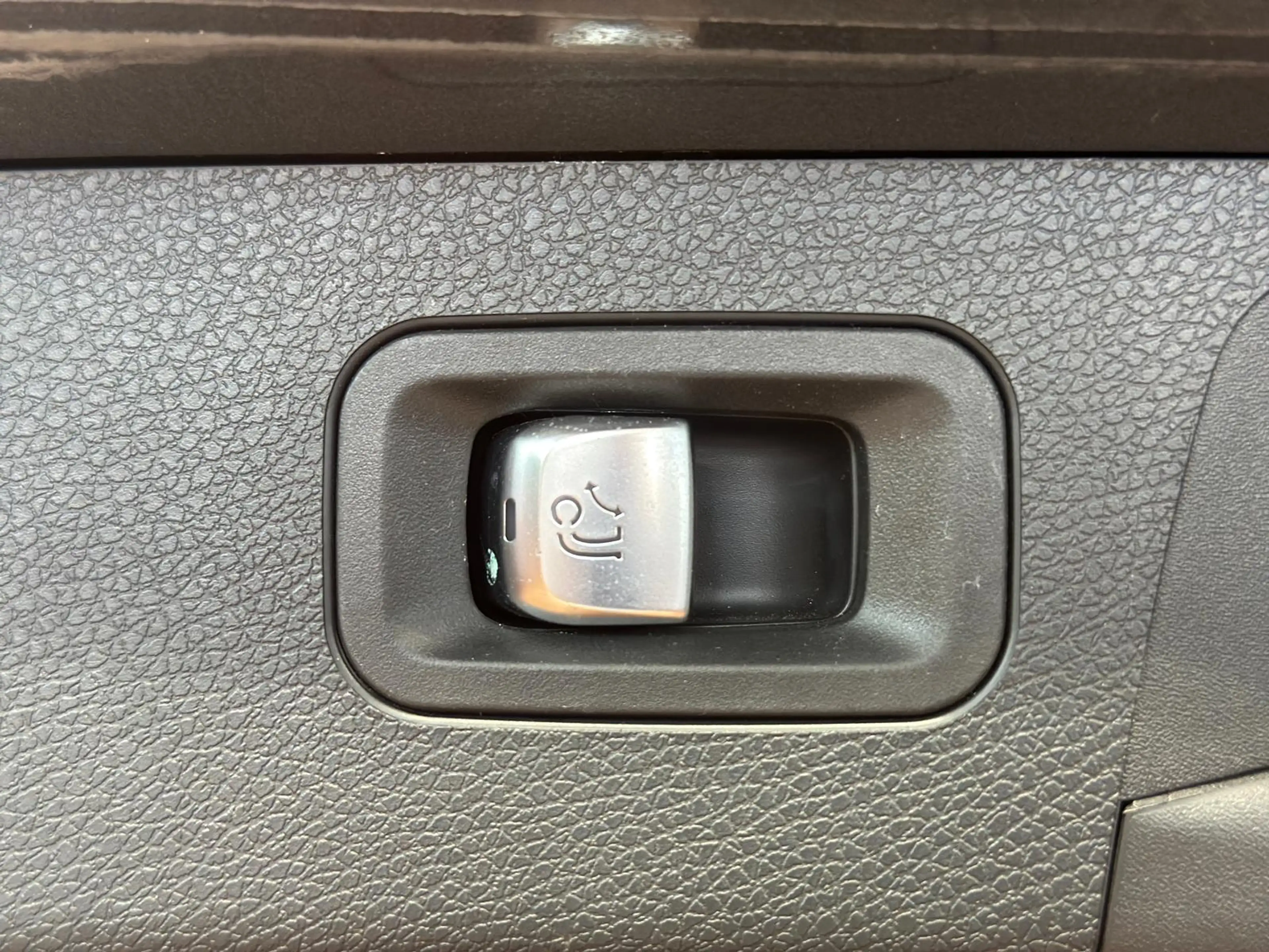 Mercedes-Benz E 200 T 4MATIC PANORAMA STANDHEIZUNG AHK COMAND LED BEHE — photo 6