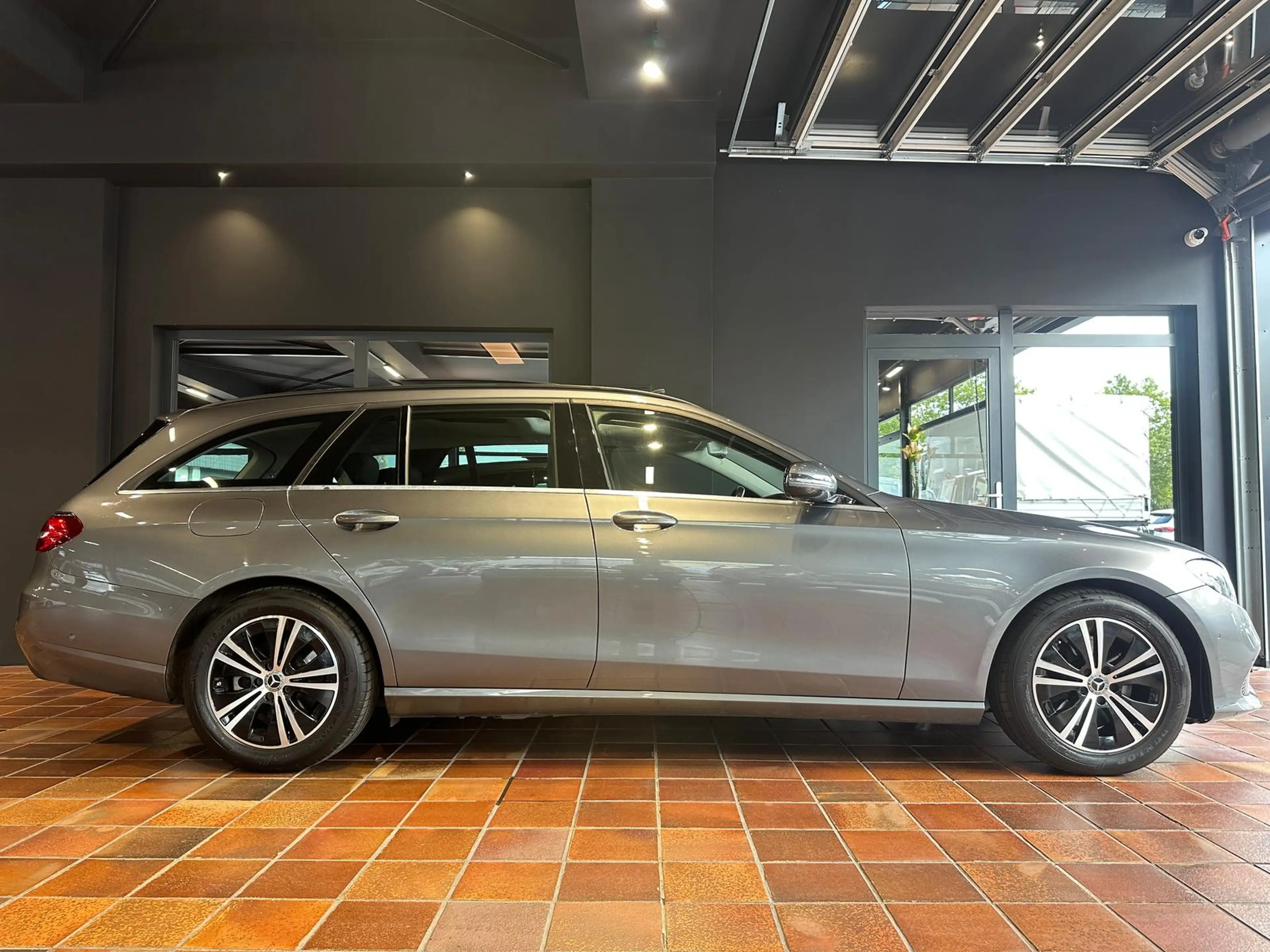 Mercedes-Benz E 200 T 4MATIC PANORAMA STANDHEIZUNG AHK COMAND LED BEHE — photo 8