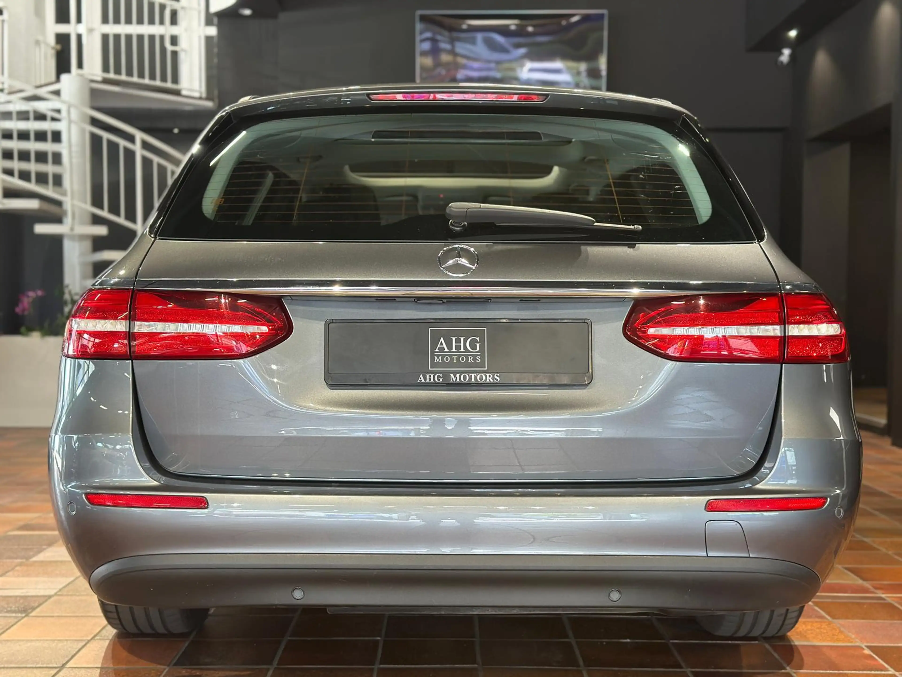 Mercedes-Benz E 200 T 4MATIC PANORAMA STANDHEIZUNG AHK COMAND LED BEHE — photo 4