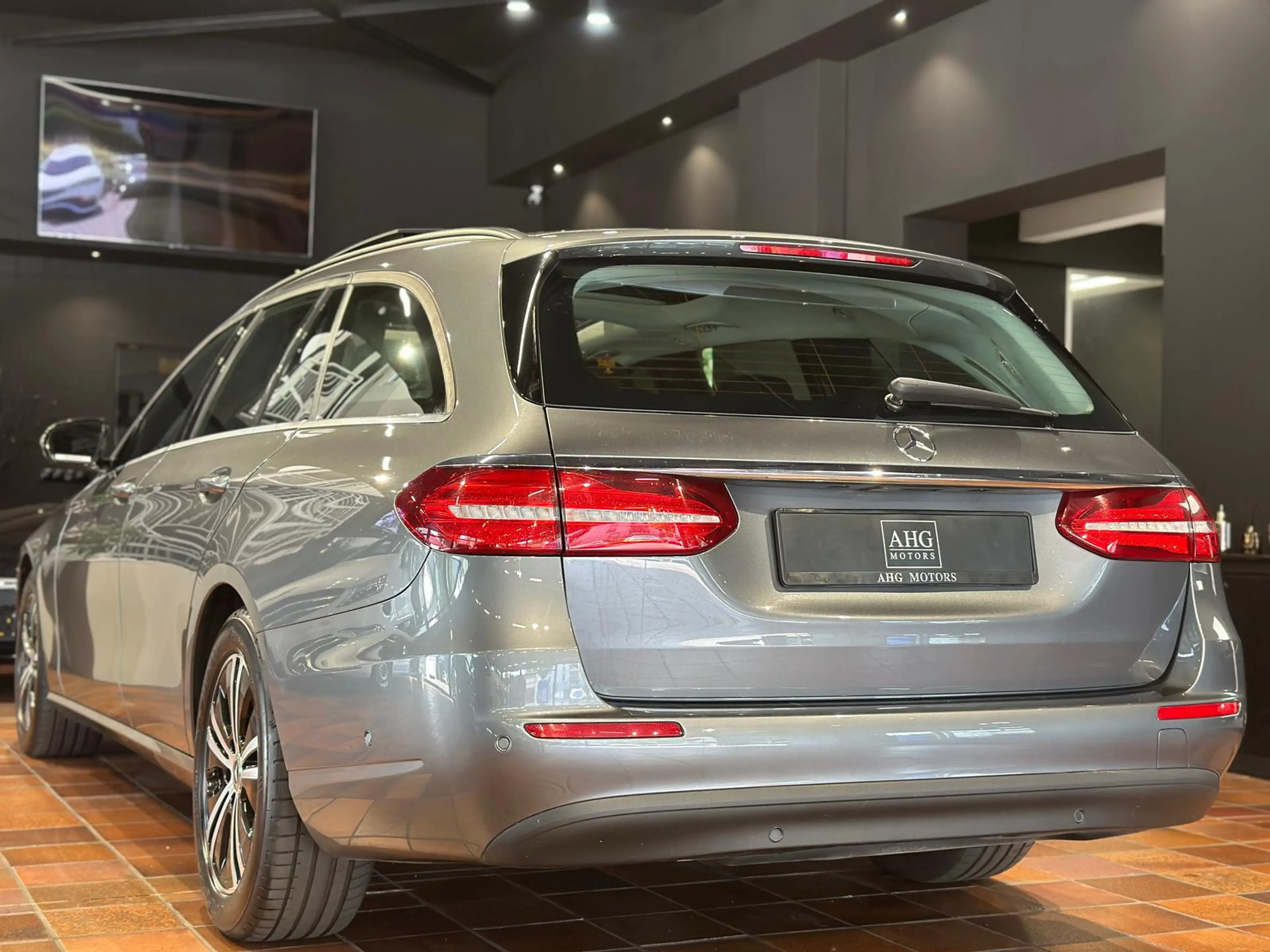 Mercedes-Benz E 200 T 4MATIC PANORAMA STANDHEIZUNG AHK COMAND LED BEHE — photo 3
