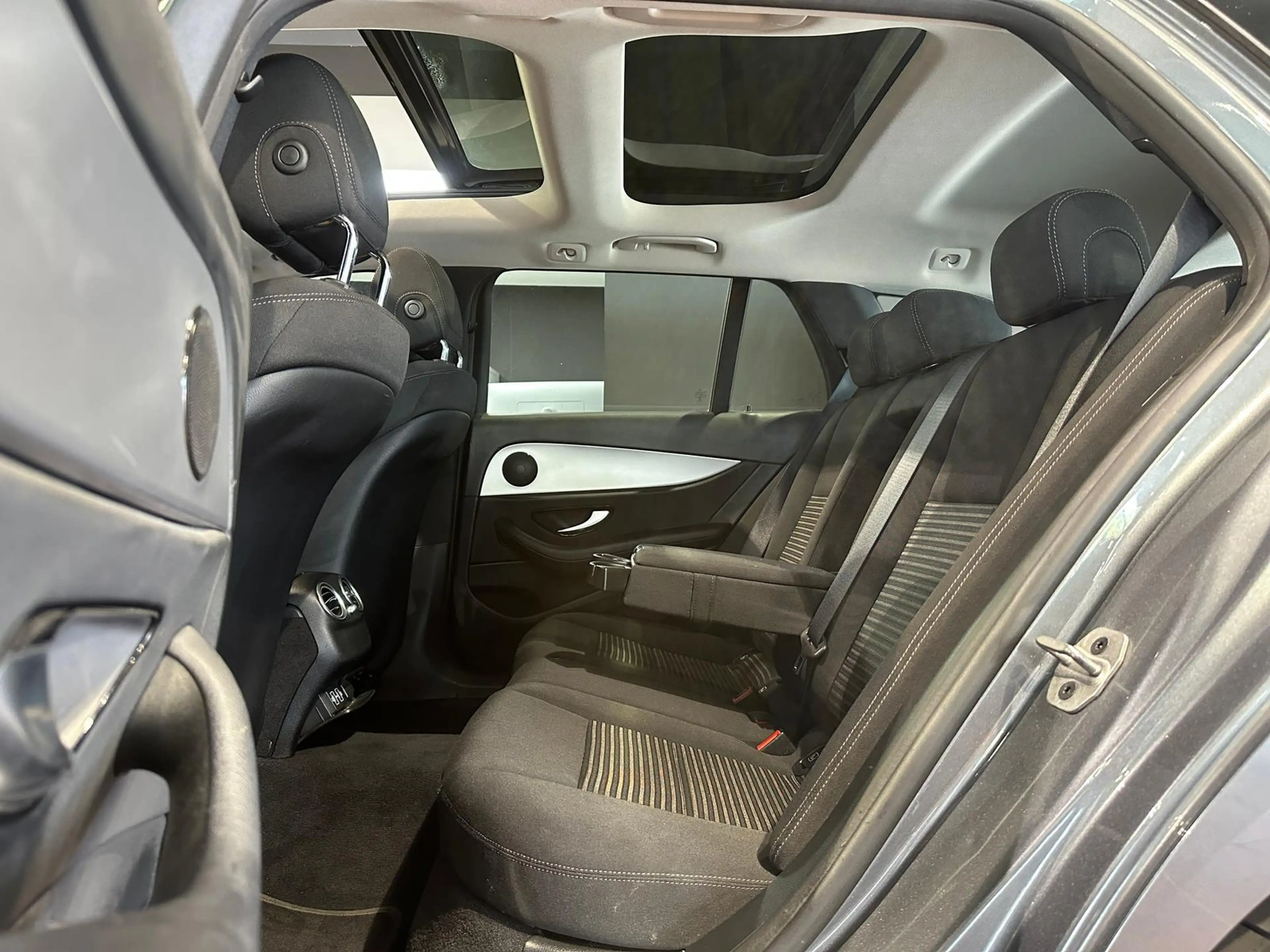 Mercedes-Benz E 200 T 4MATIC PANORAMA STANDHEIZUNG AHK COMAND LED BEHE — photo 14