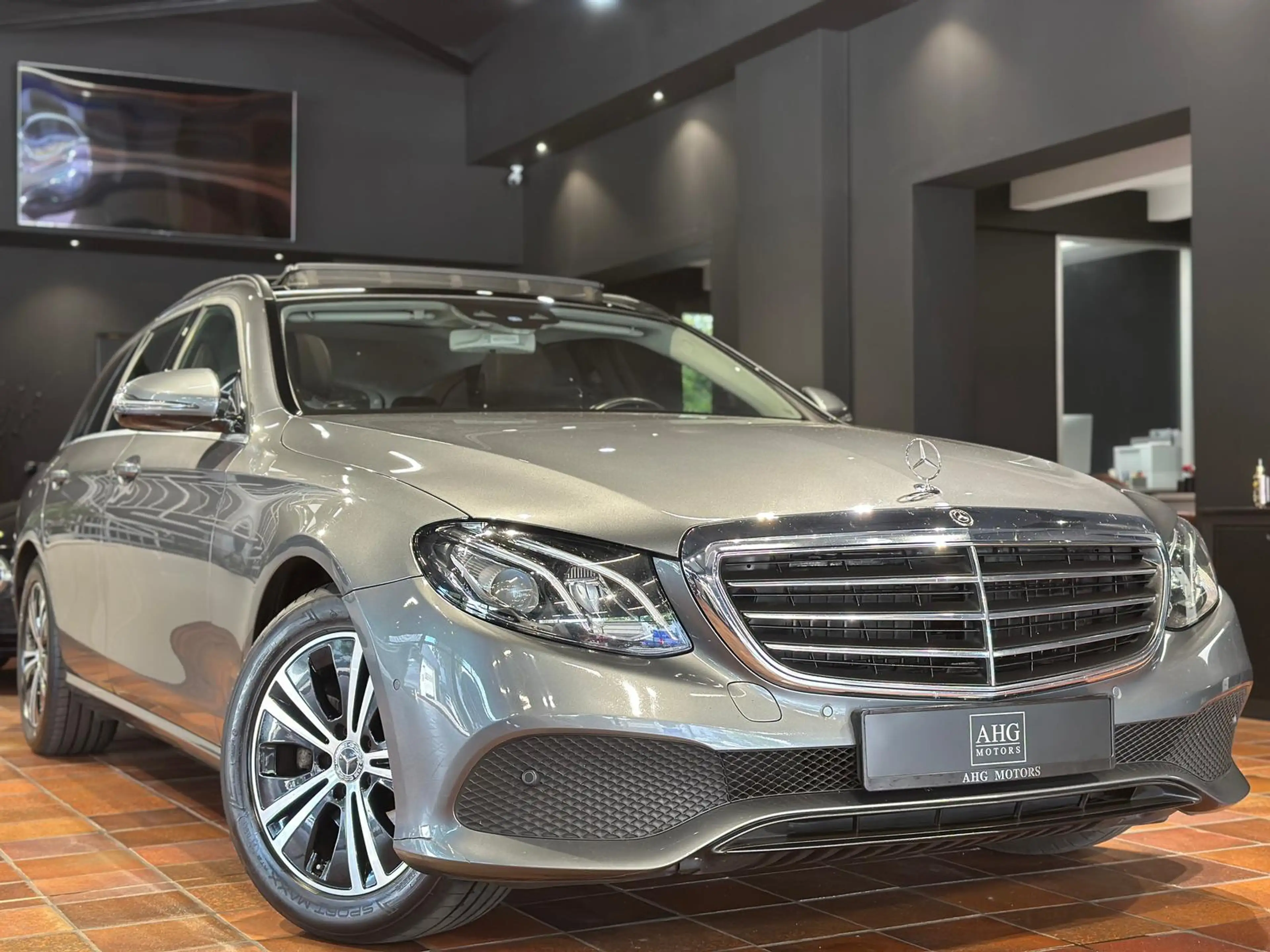 Mercedes-Benz E 200 T 4MATIC PANORAMA STANDHEIZUNG AHK COMAND LED BEHE — photo 9