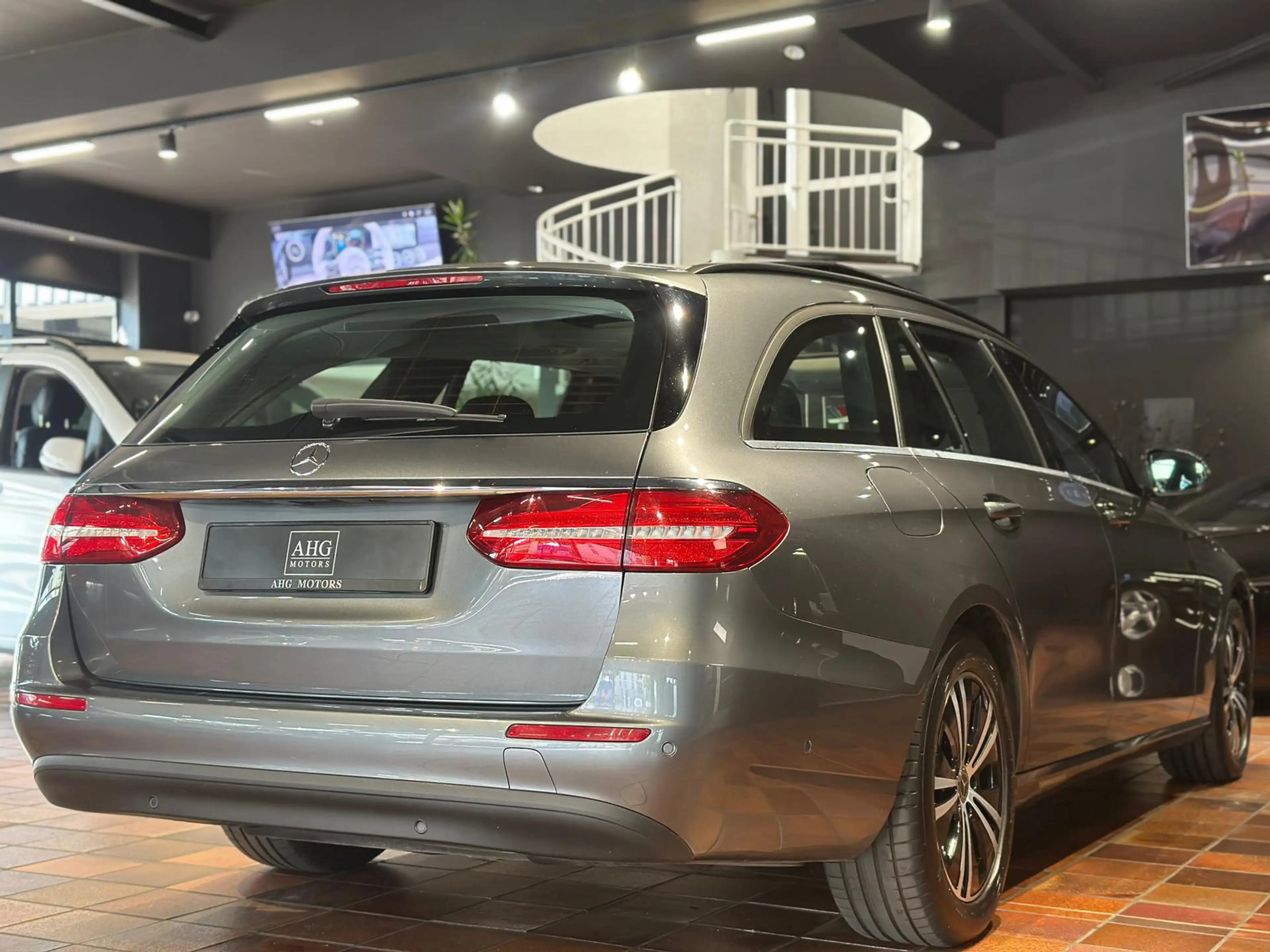 Mercedes-Benz E 200 T 4MATIC PANORAMA STANDHEIZUNG AHK COMAND LED BEHE — photo 7