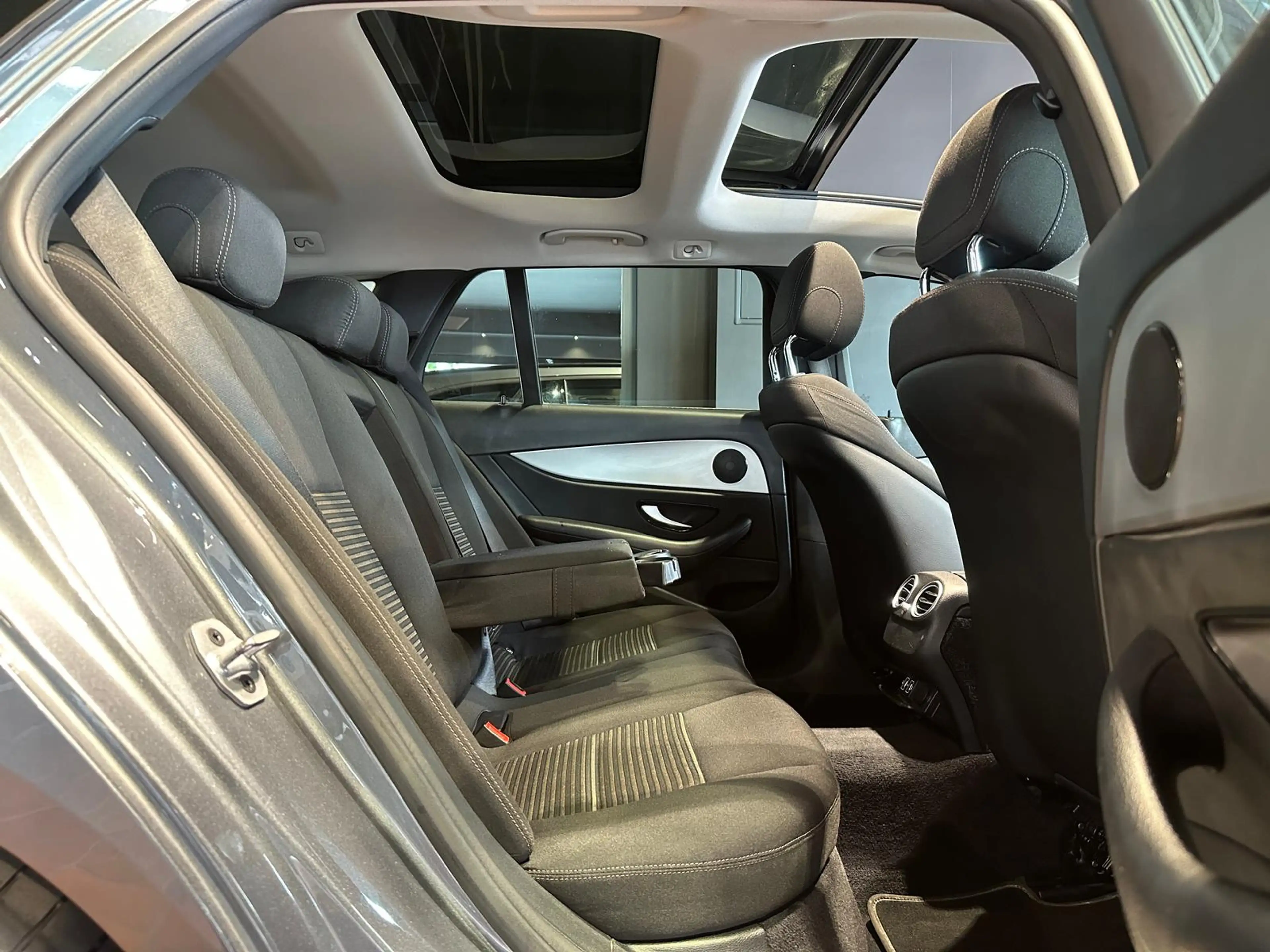 Mercedes-Benz E 200 T 4MATIC PANORAMA STANDHEIZUNG AHK COMAND LED BEHE — photo 15