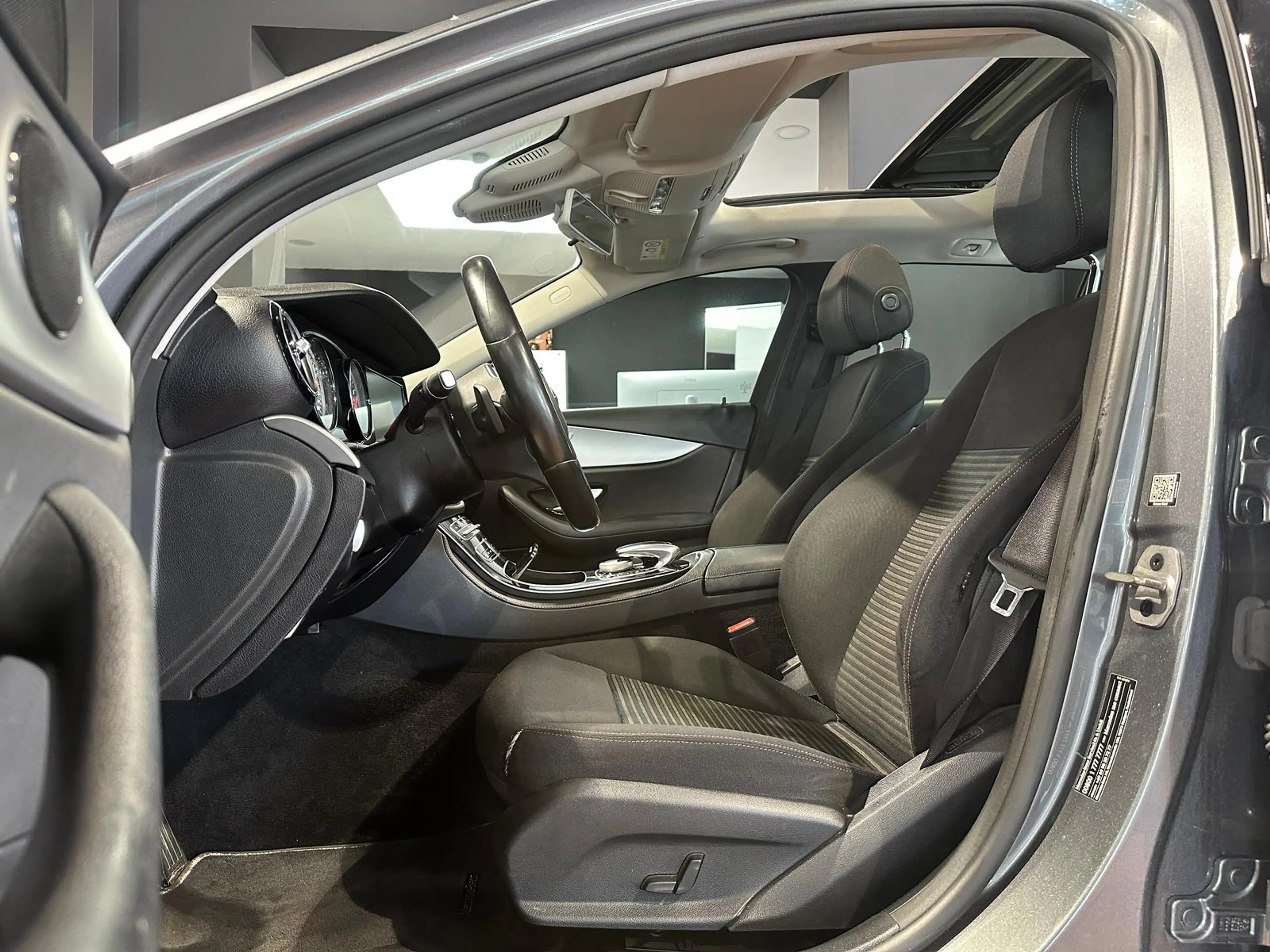Mercedes-Benz E 200 T 4MATIC PANORAMA STANDHEIZUNG AHK COMAND LED BEHE — photo 11