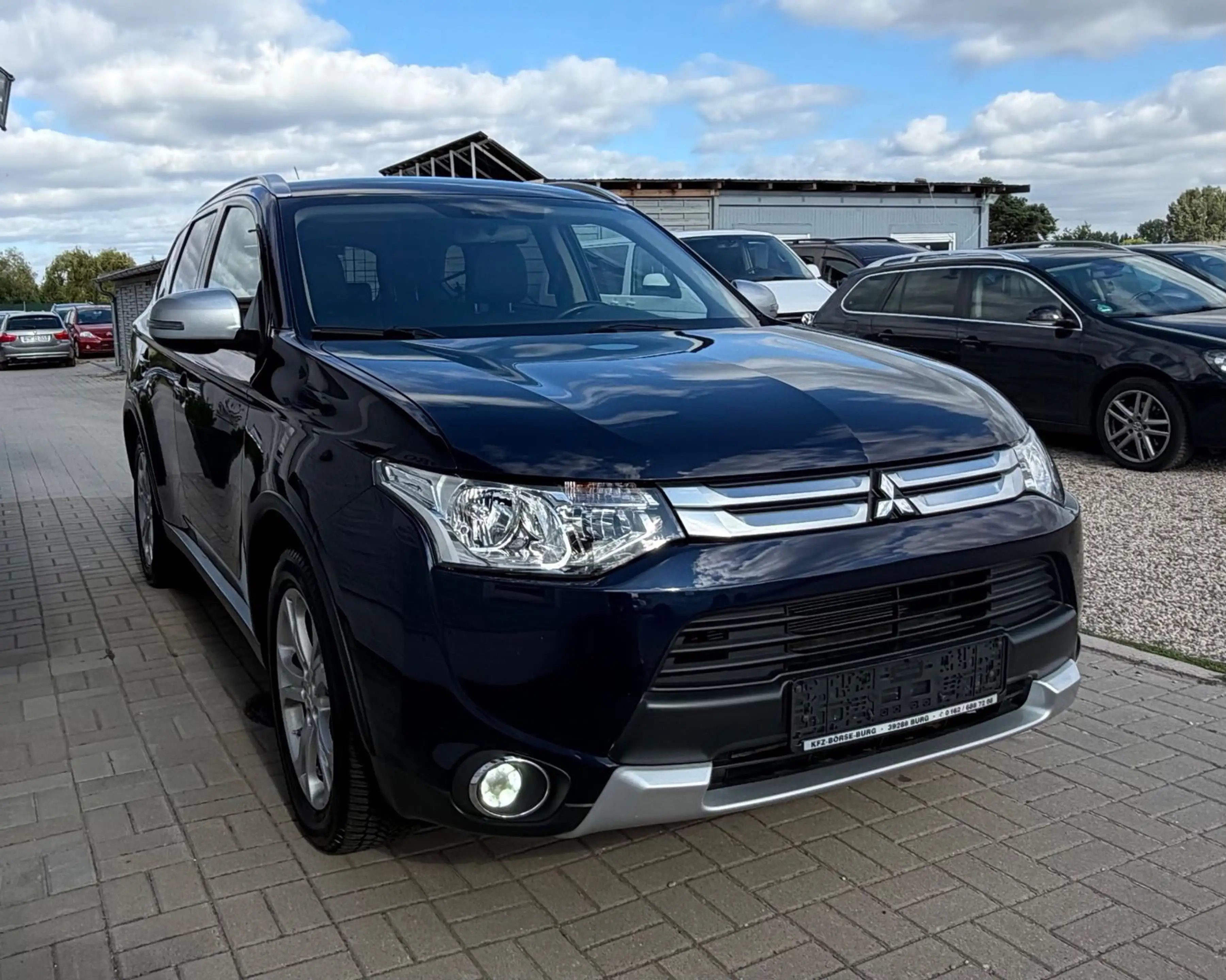 Mitsubishi Outlander Diamant Edition 4WD* 1Hand*NAVI*Kamera — photo 3