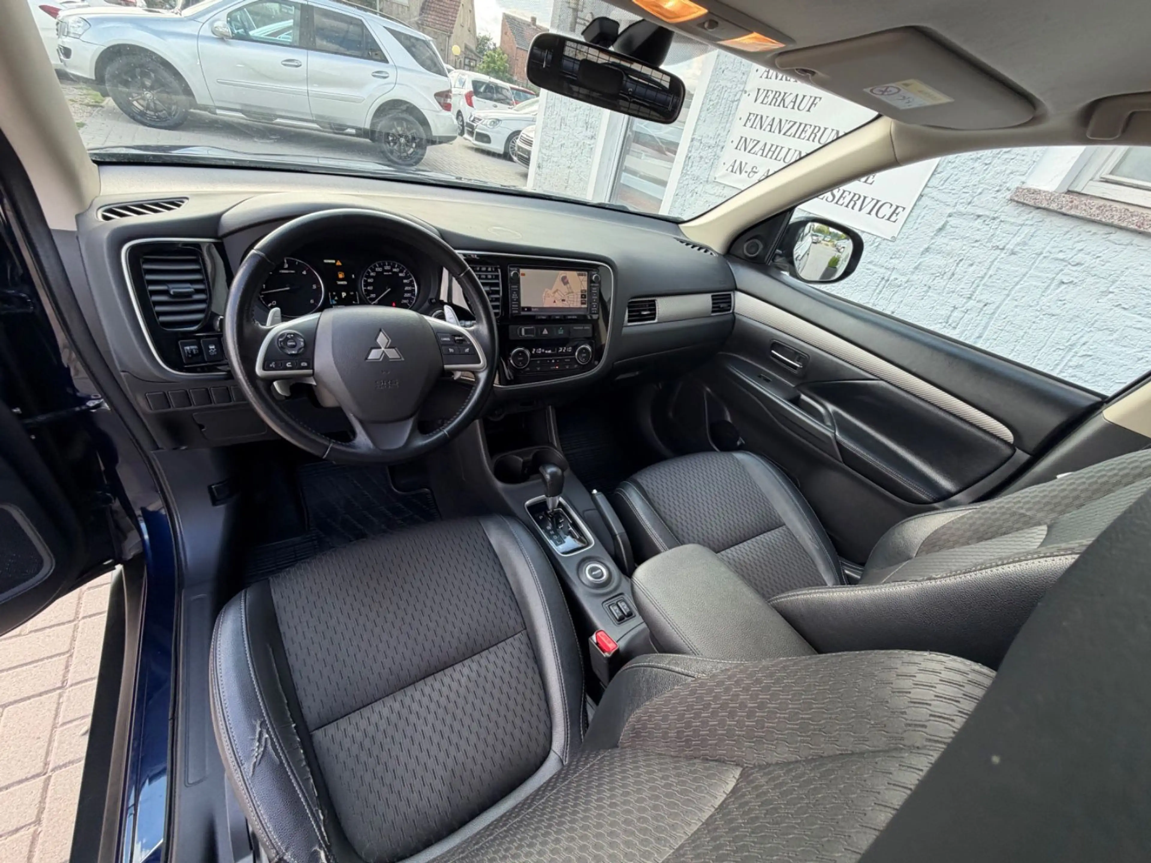Mitsubishi Outlander Diamant Edition 4WD* 1Hand*NAVI*Kamera — photo 9