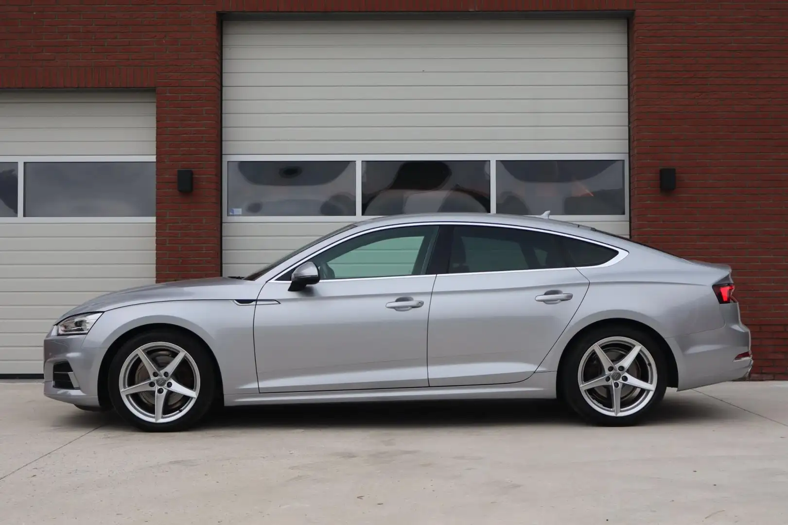 Audi A5 Sportback 35 TFSI Aut. Design Pro Line Plus - Stoe Grau - 2