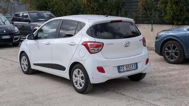 Hyundai I10 view 4