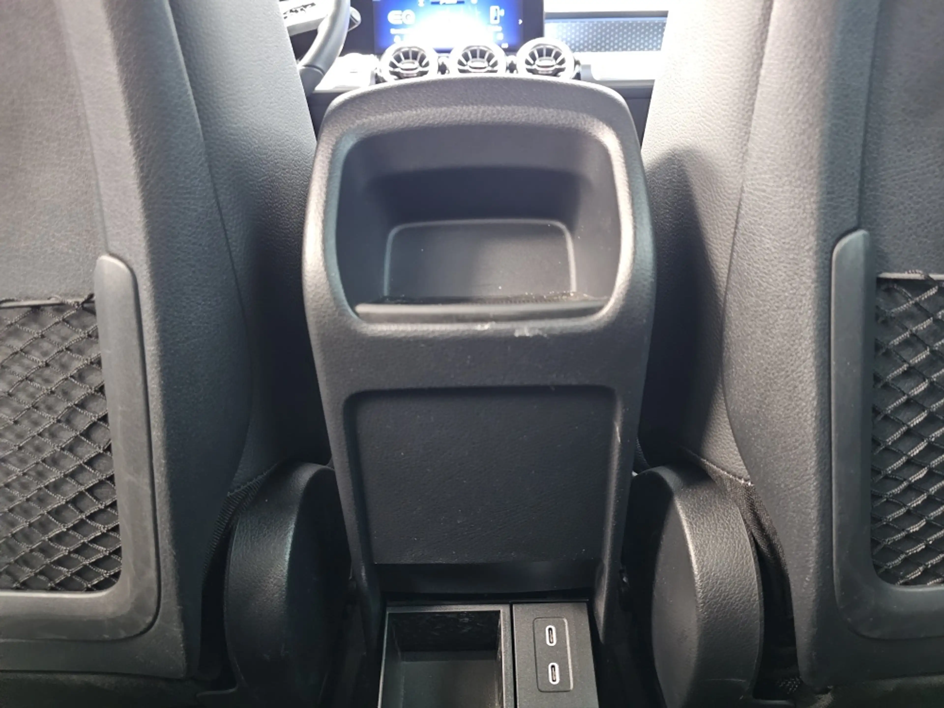 Mercedes-Benz EQB 250 Progressive Adv. Wärmep,Heckkl.el.,Navi — photo 8