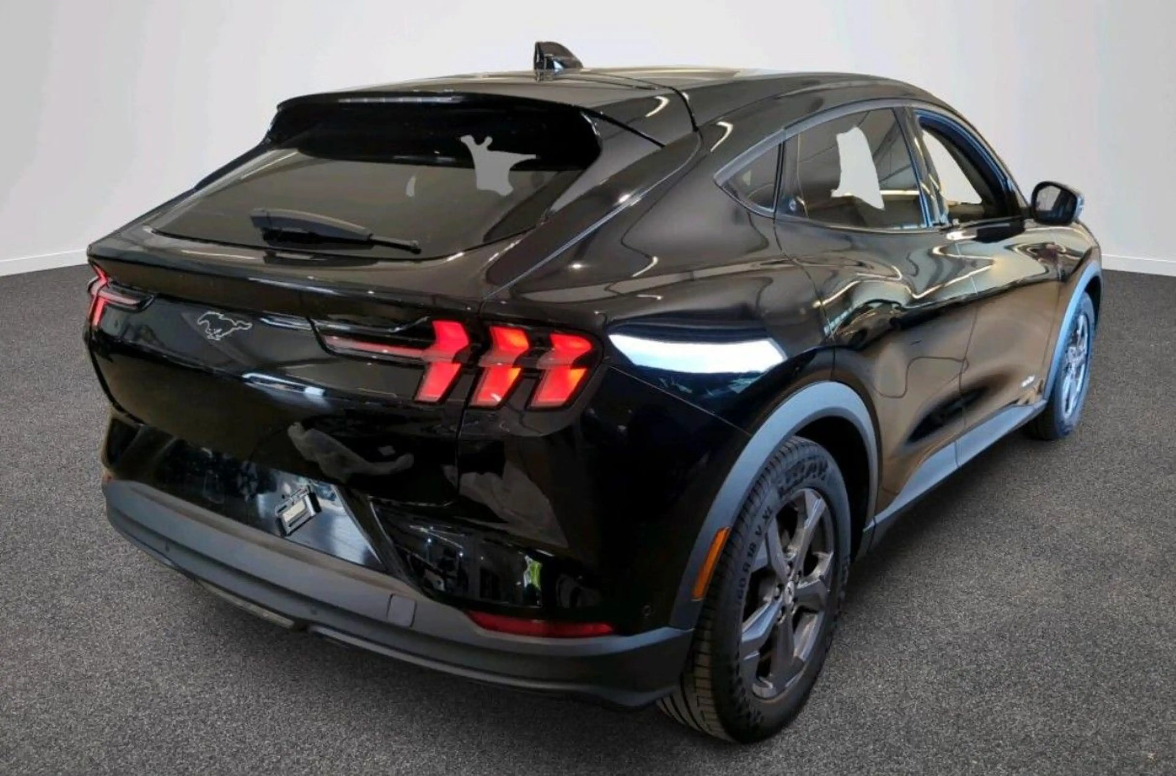 Ford Mustang Mach-E Basis — photo 2