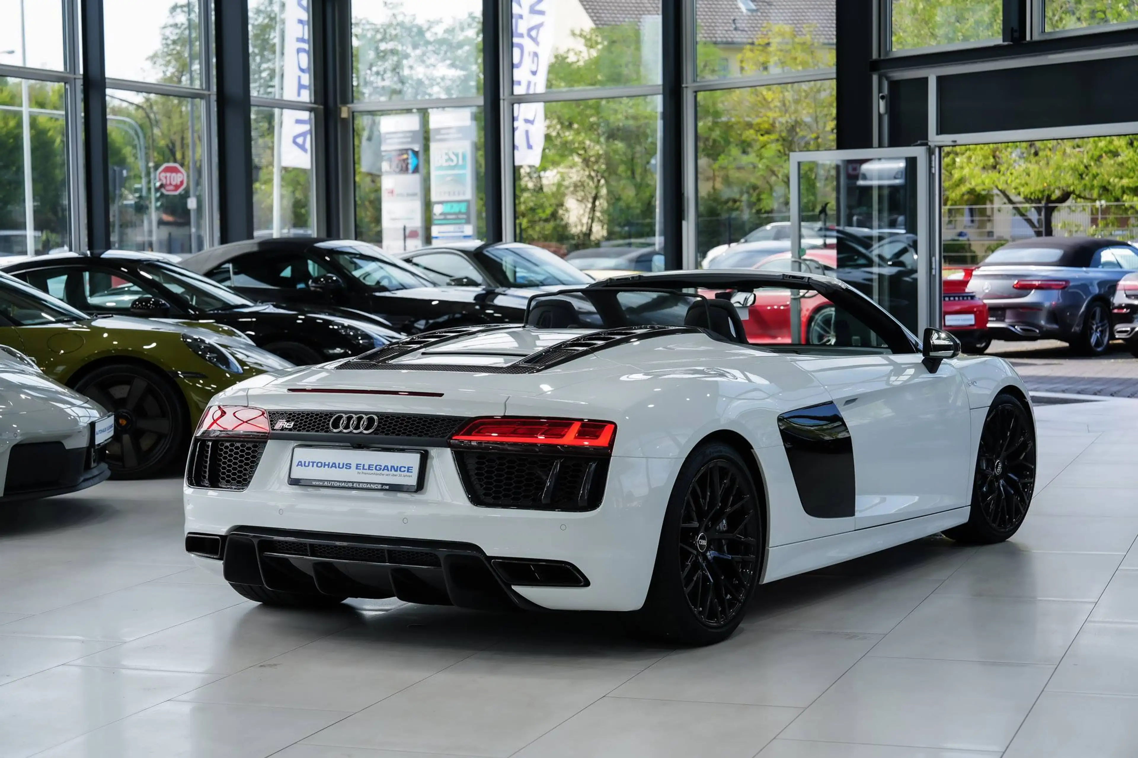 Audi R8 quattro*CARBON*KERAMIK*ABGAS*B&O*LED* — photo 2
