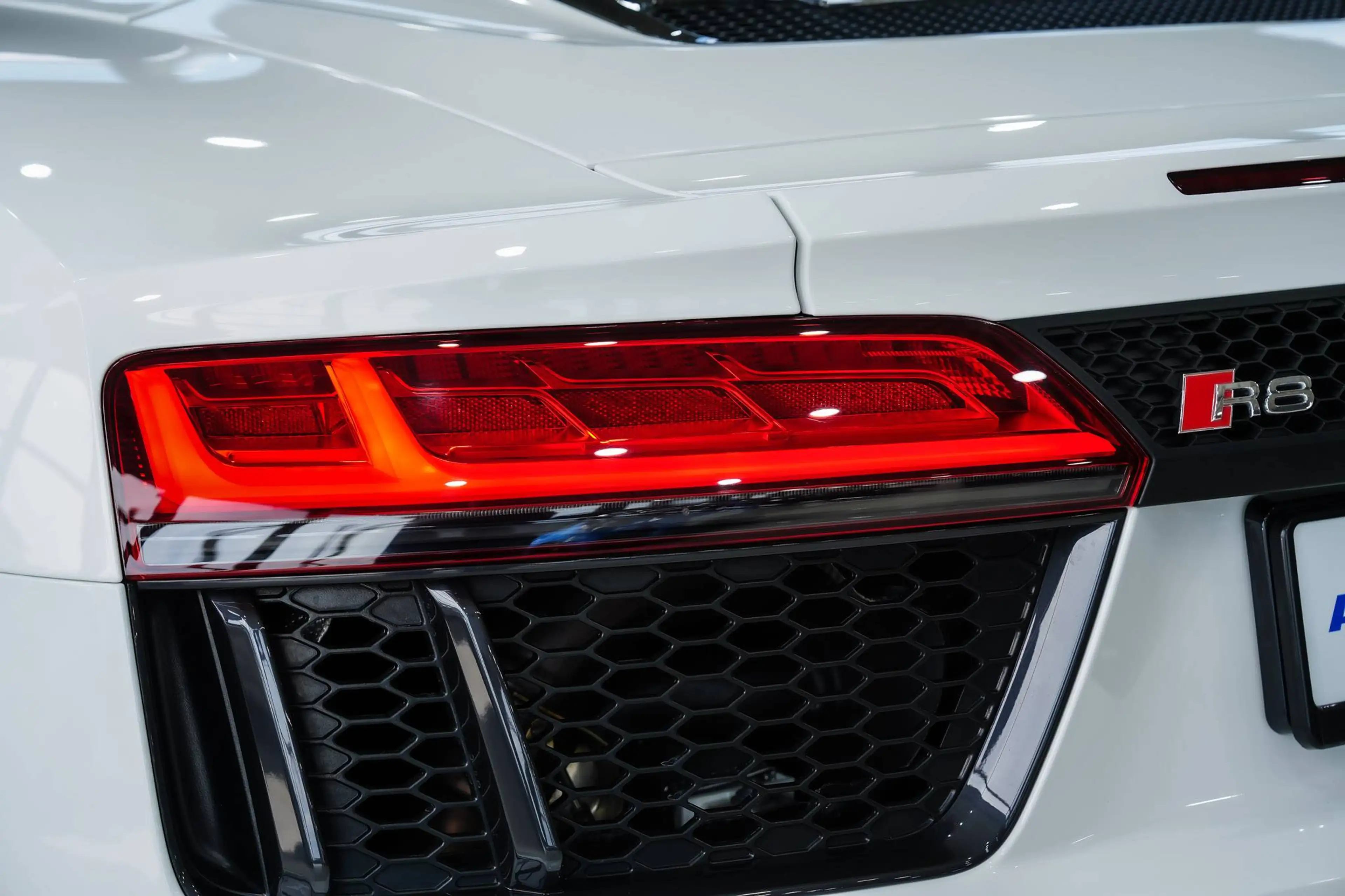 Audi R8 quattro*CARBON*KERAMIK*ABGAS*B&O*LED* — photo 11