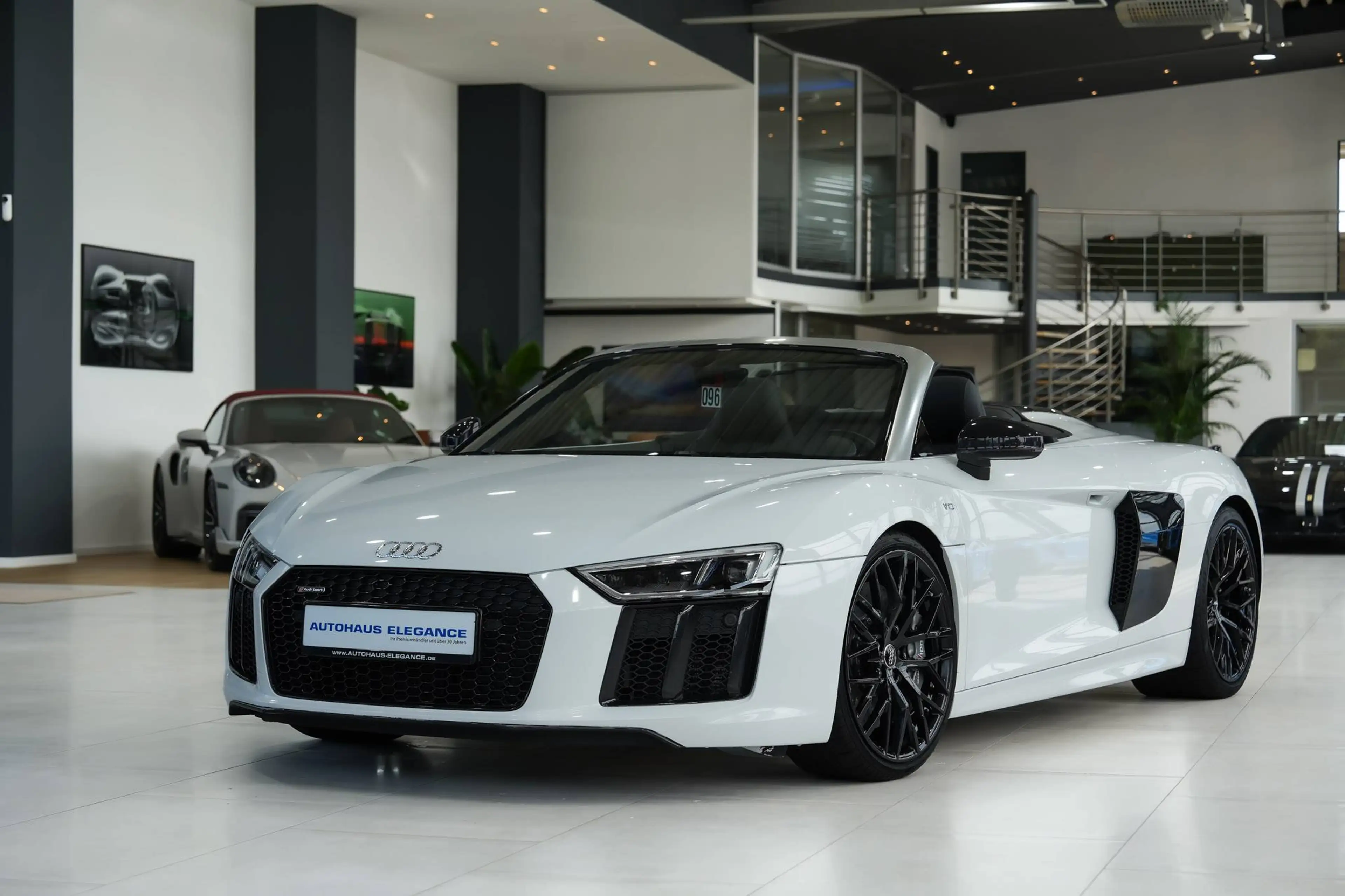 Audi R8 quattro*CARBON*KERAMIK*ABGAS*B&O*LED*
