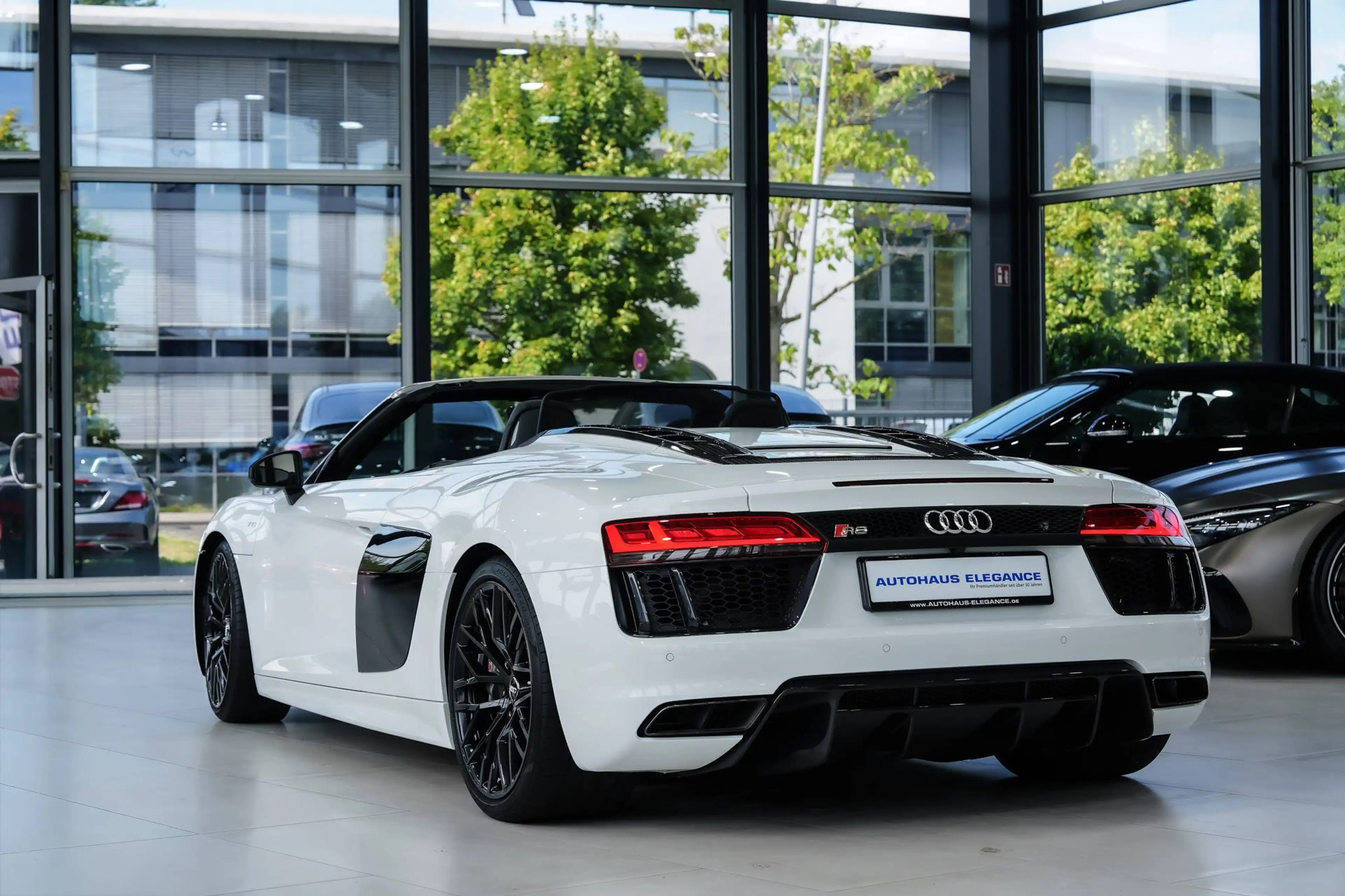 Audi R8 quattro*CARBON*KERAMIK*ABGAS*B&O*LED* — photo 3