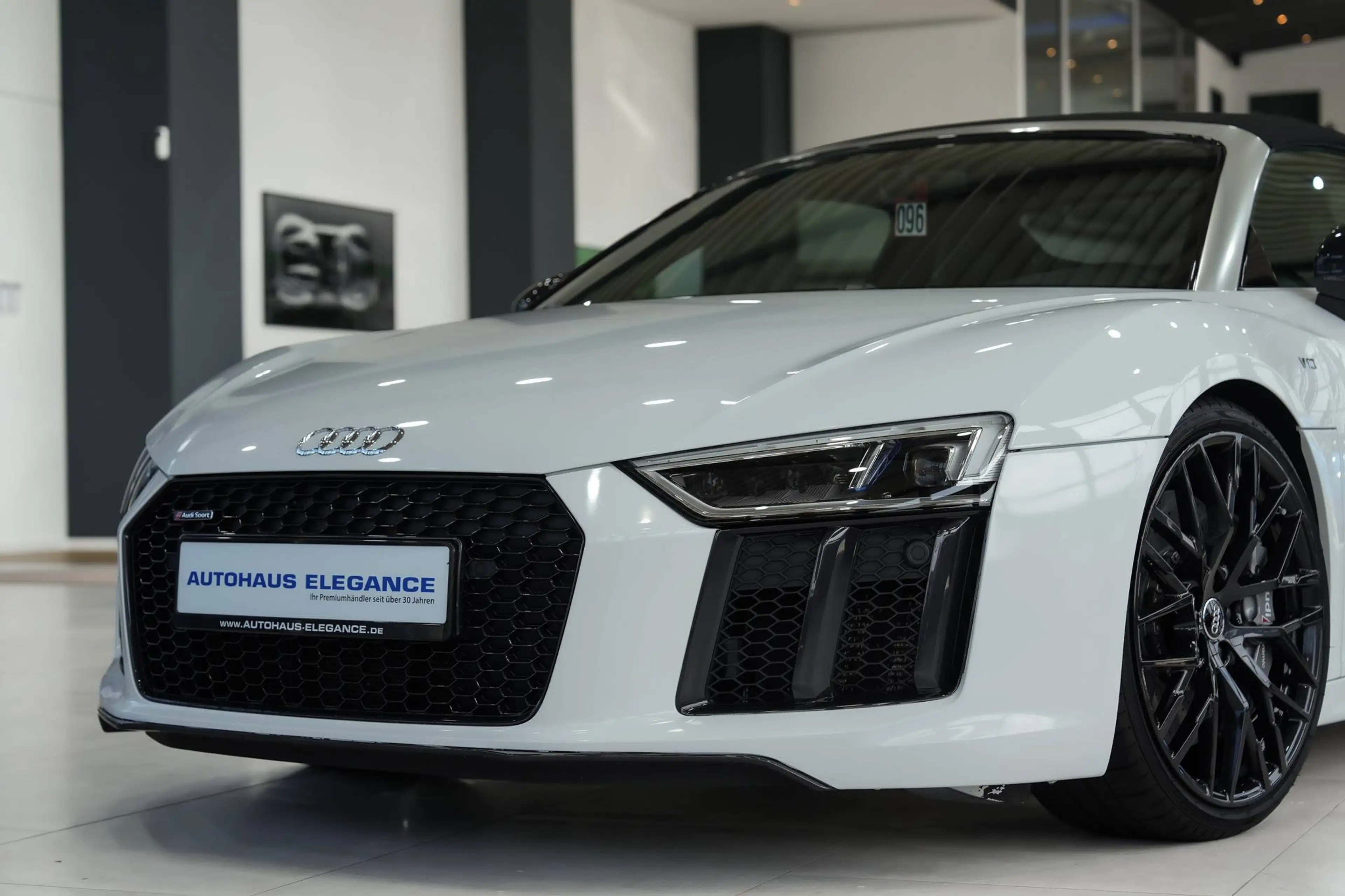 Audi R8 quattro*CARBON*KERAMIK*ABGAS*B&O*LED* — photo 8