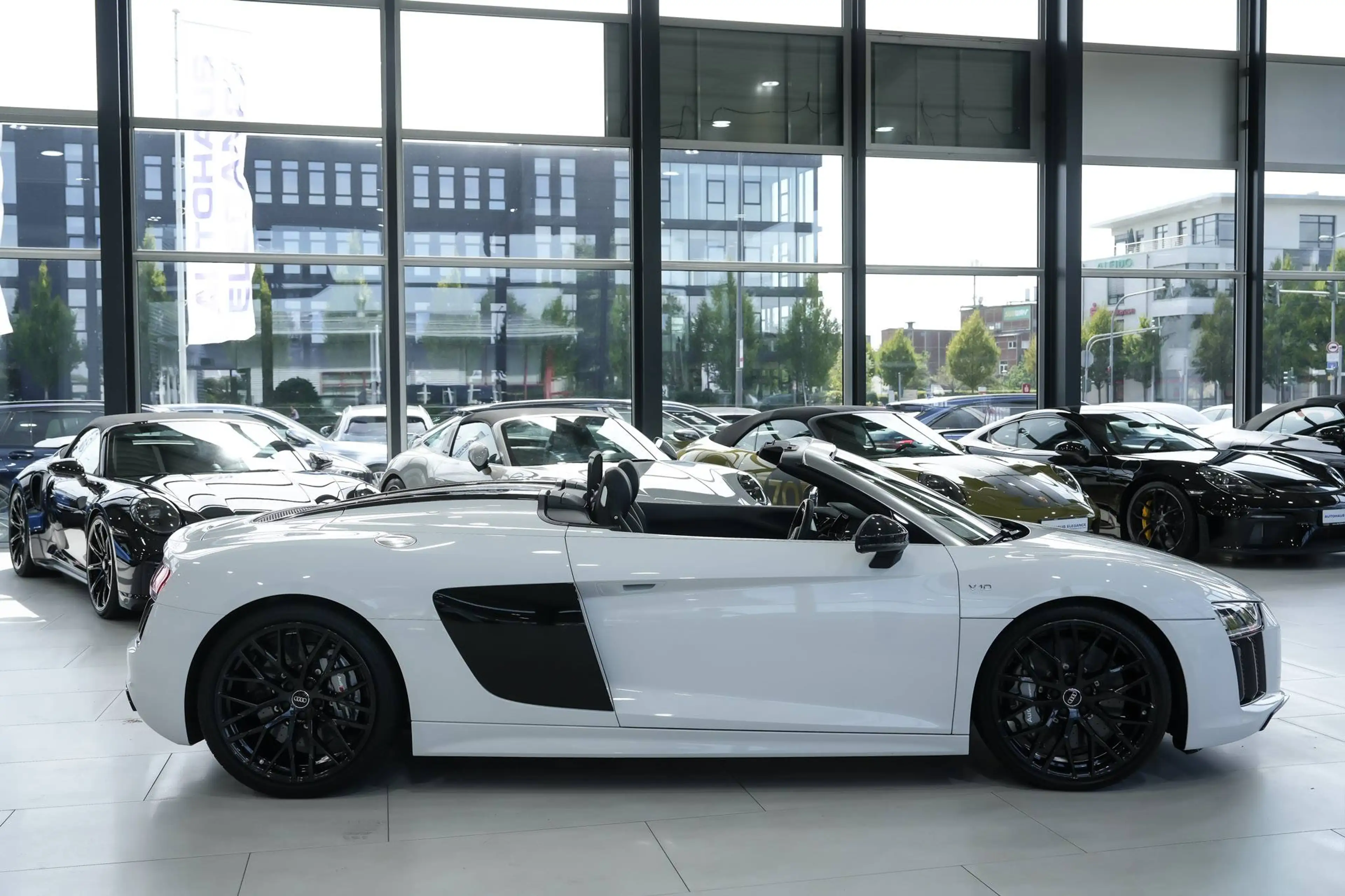 Audi R8 quattro*CARBON*KERAMIK*ABGAS*B&O*LED* — photo 6