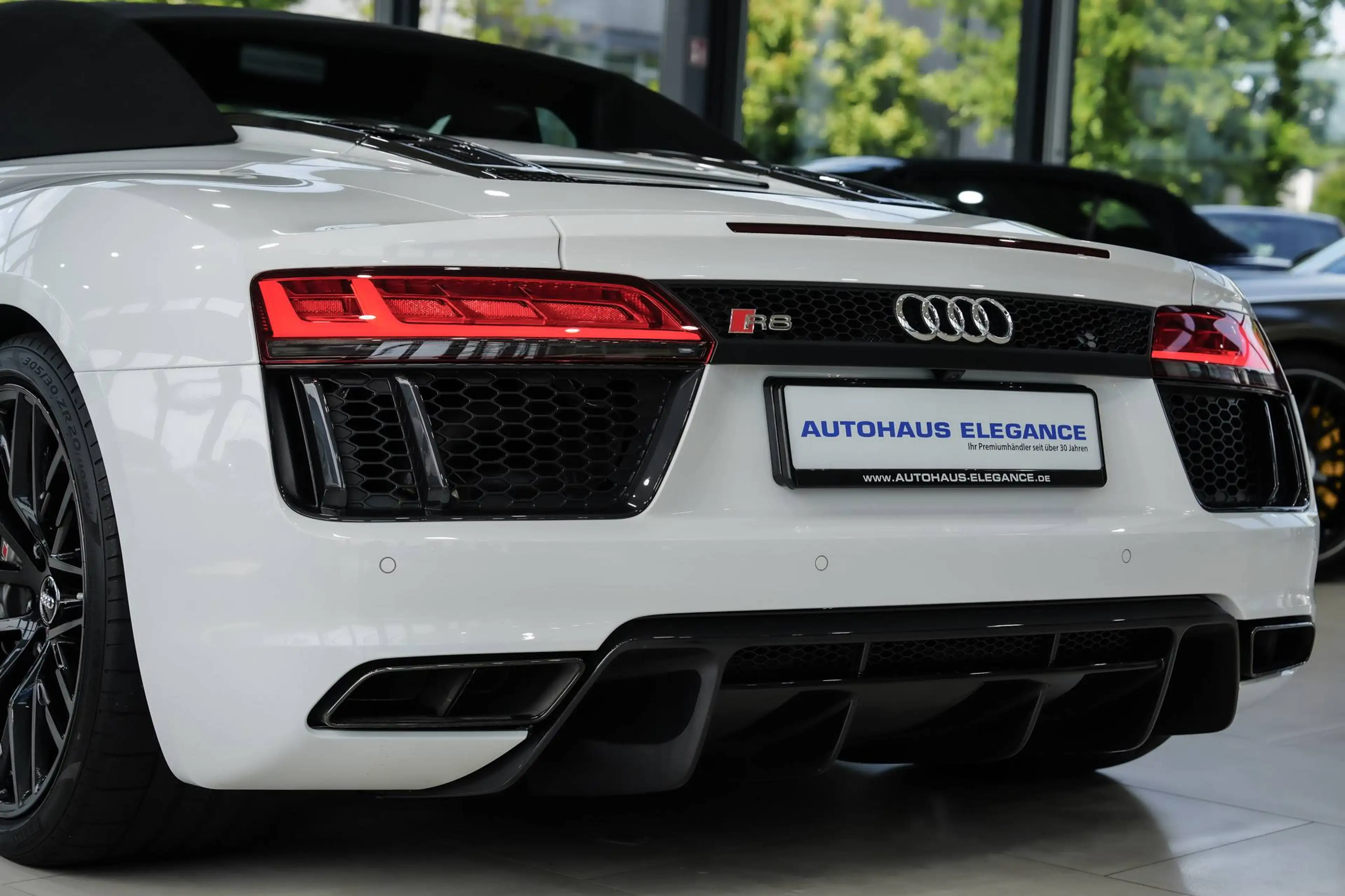 Audi R8 quattro*CARBON*KERAMIK*ABGAS*B&O*LED* — photo 9