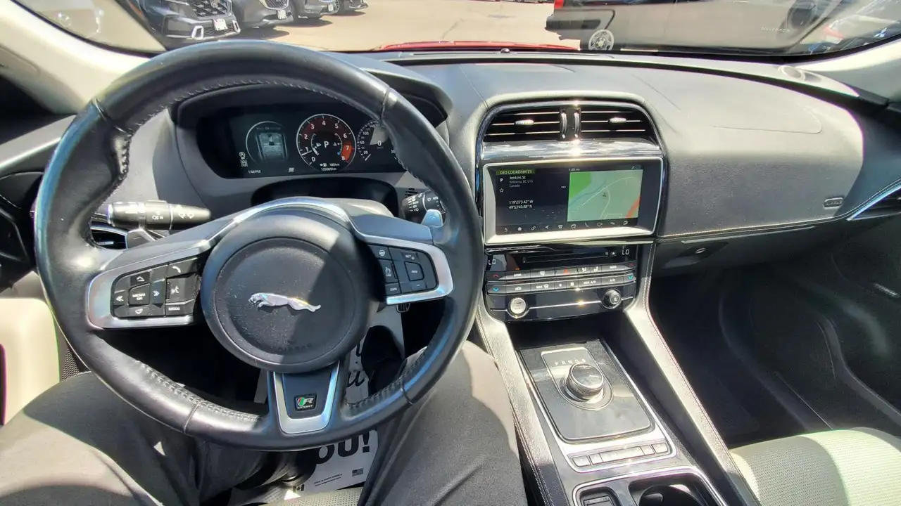 Jaguar F-Pace снимка Jaguar F-Pace