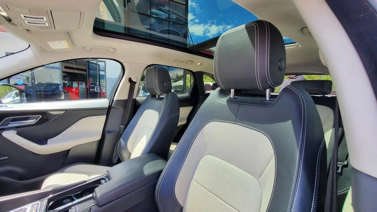 Jaguar F-Pace снимка Jaguar F-Pace