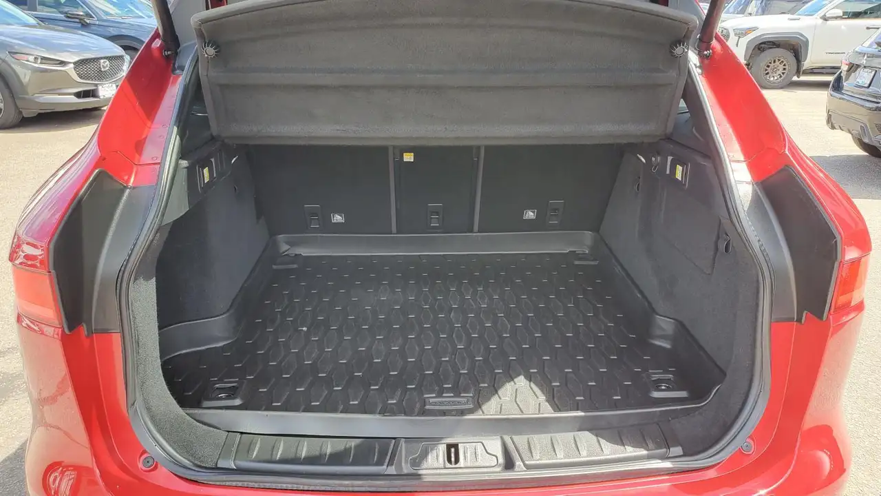 Jaguar F-Pace снимка Jaguar F-Pace