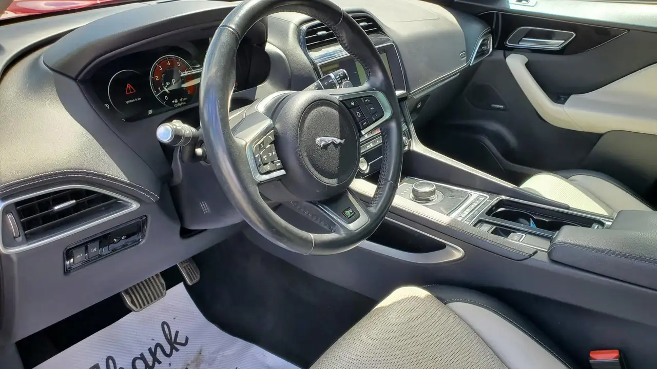 Jaguar F-Pace снимка Jaguar F-Pace