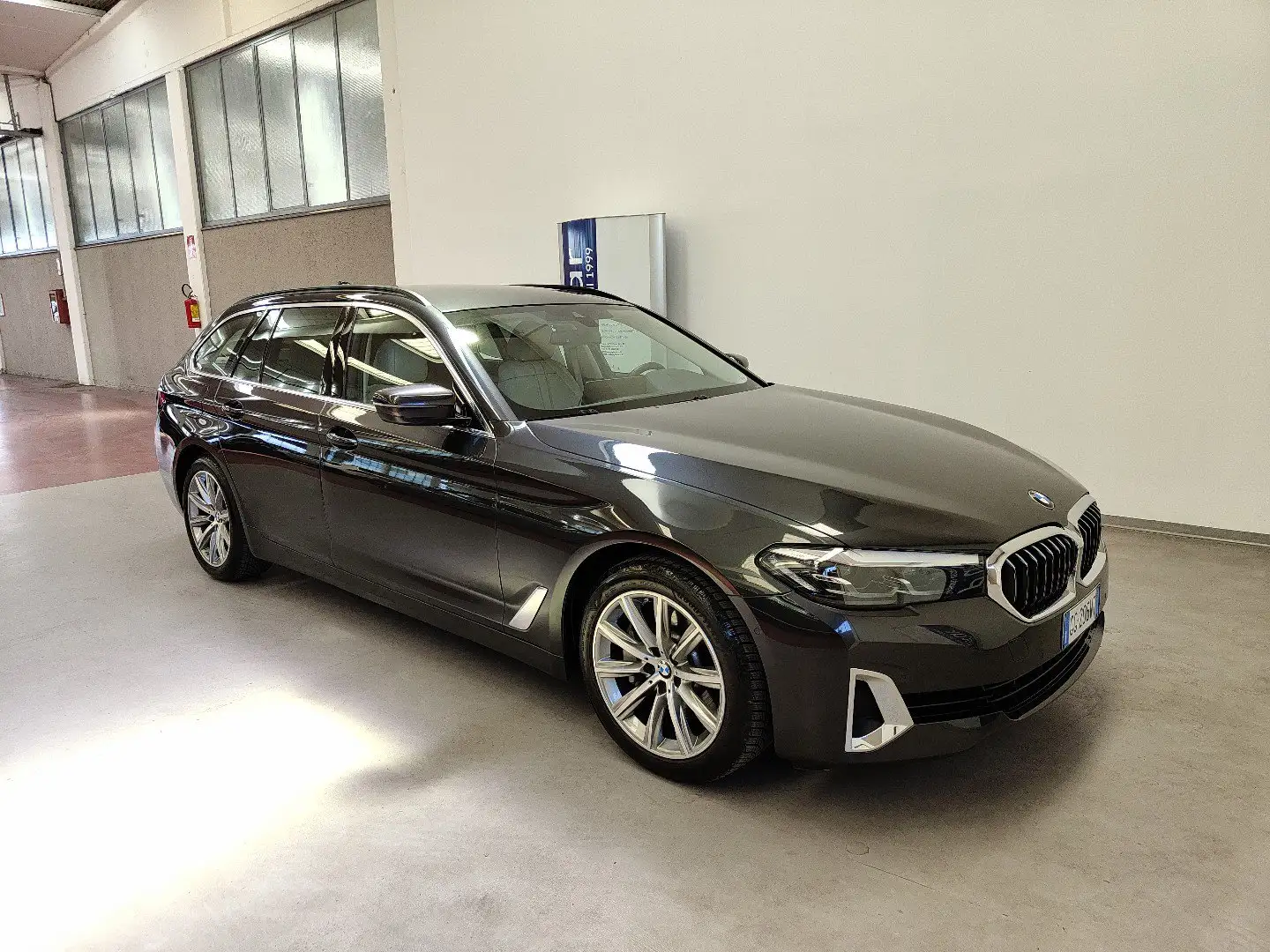 BMW 530 i 48V xDrive Touring Luxury auto Pelle Navi 18” Gris - 2