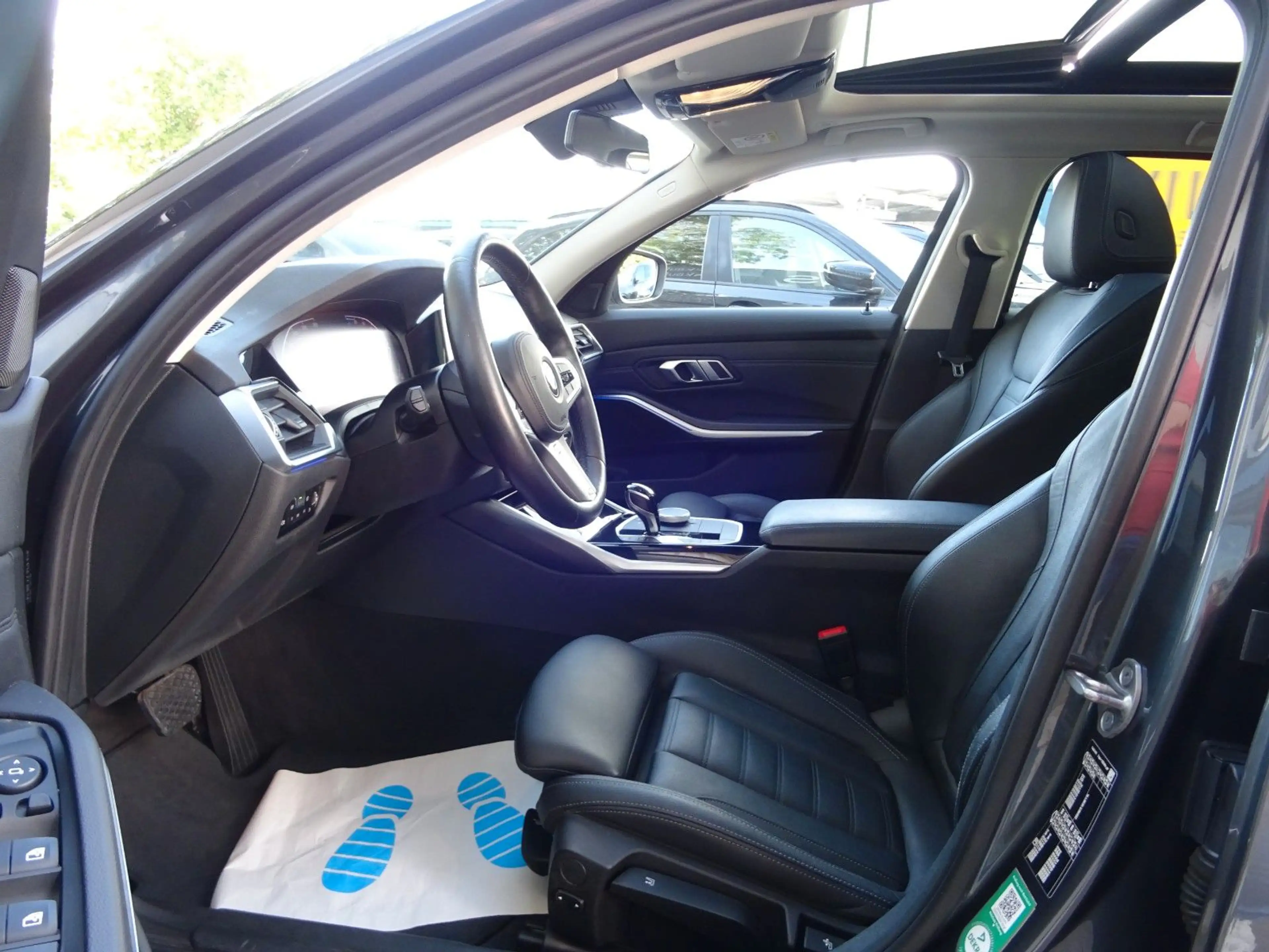 BMW 320 d Touring Standh. Navi Leder Laser ACC Pano — photo 8