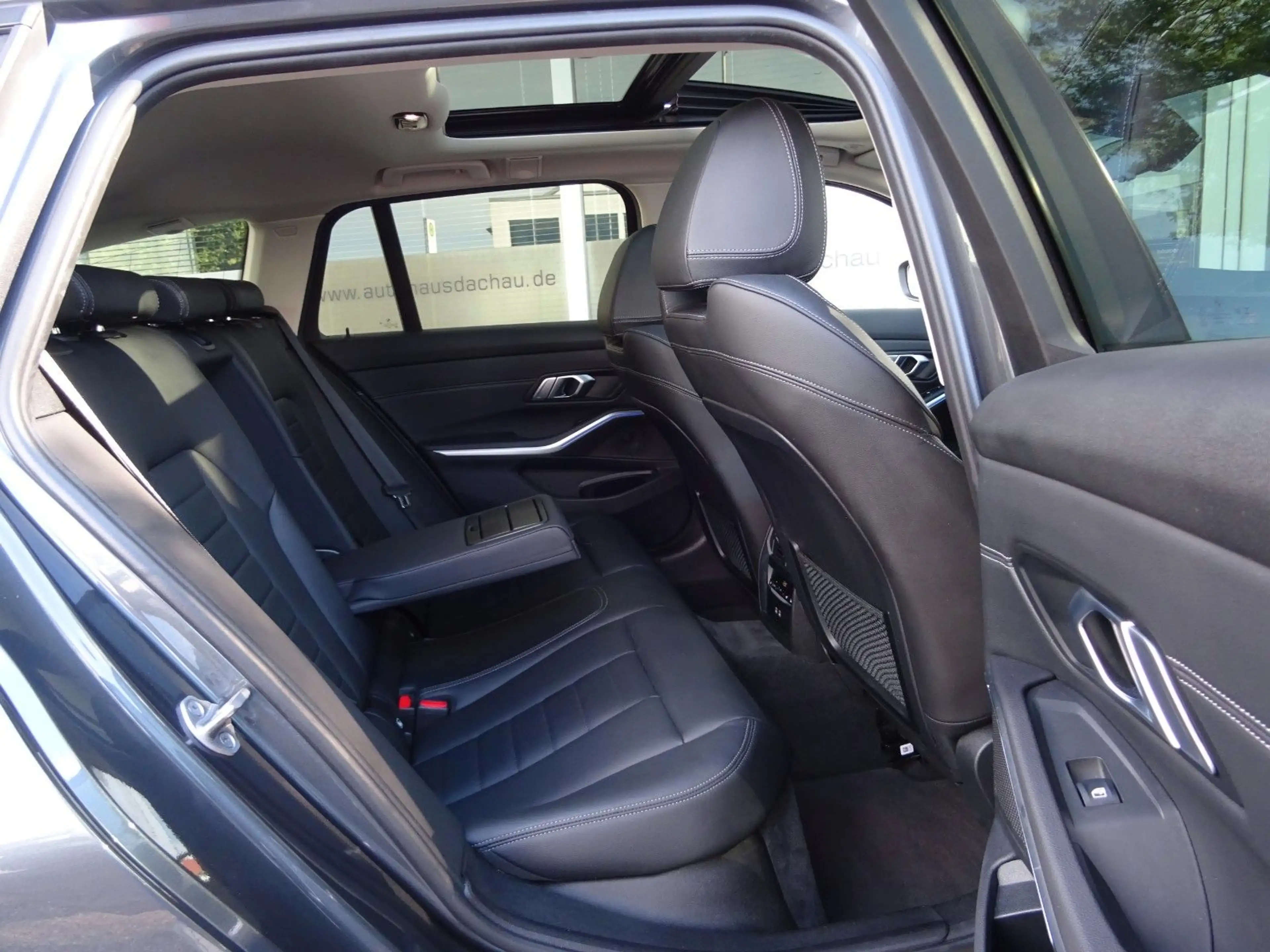 BMW 320 d Touring Standh. Navi Leder Laser ACC Pano — photo 11