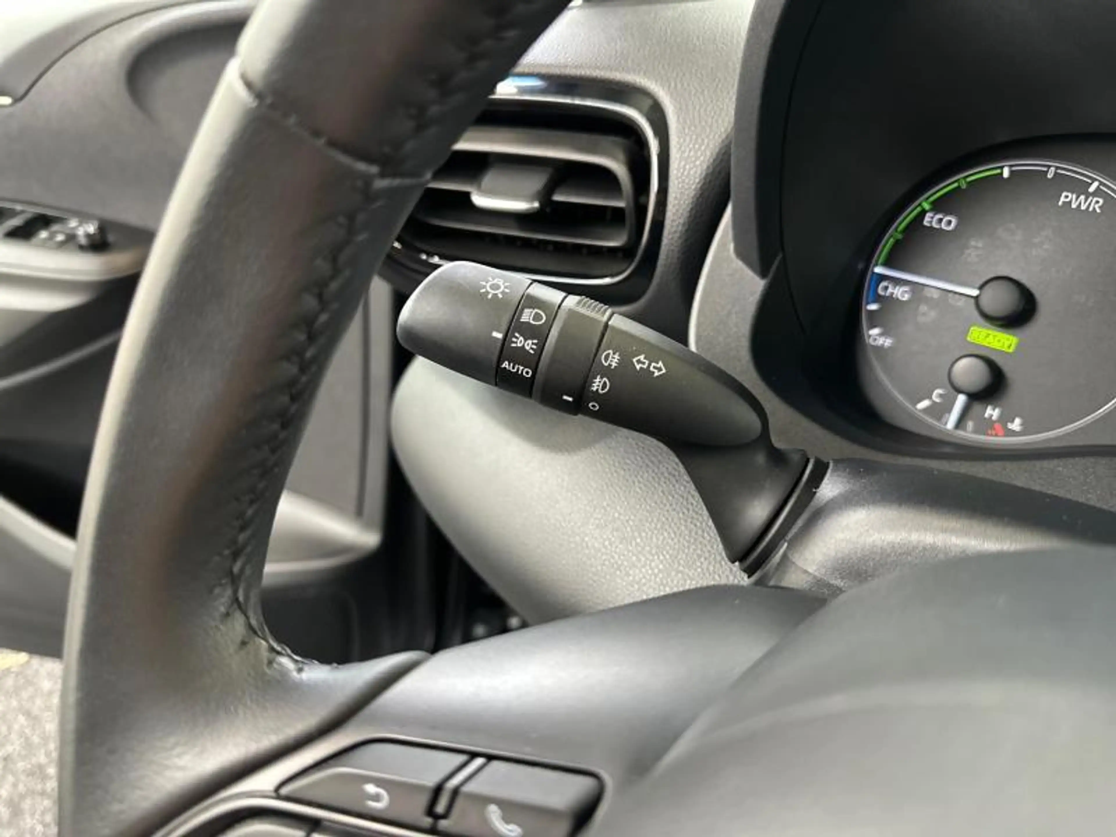 Toyota Yaris Dynamic — photo 22