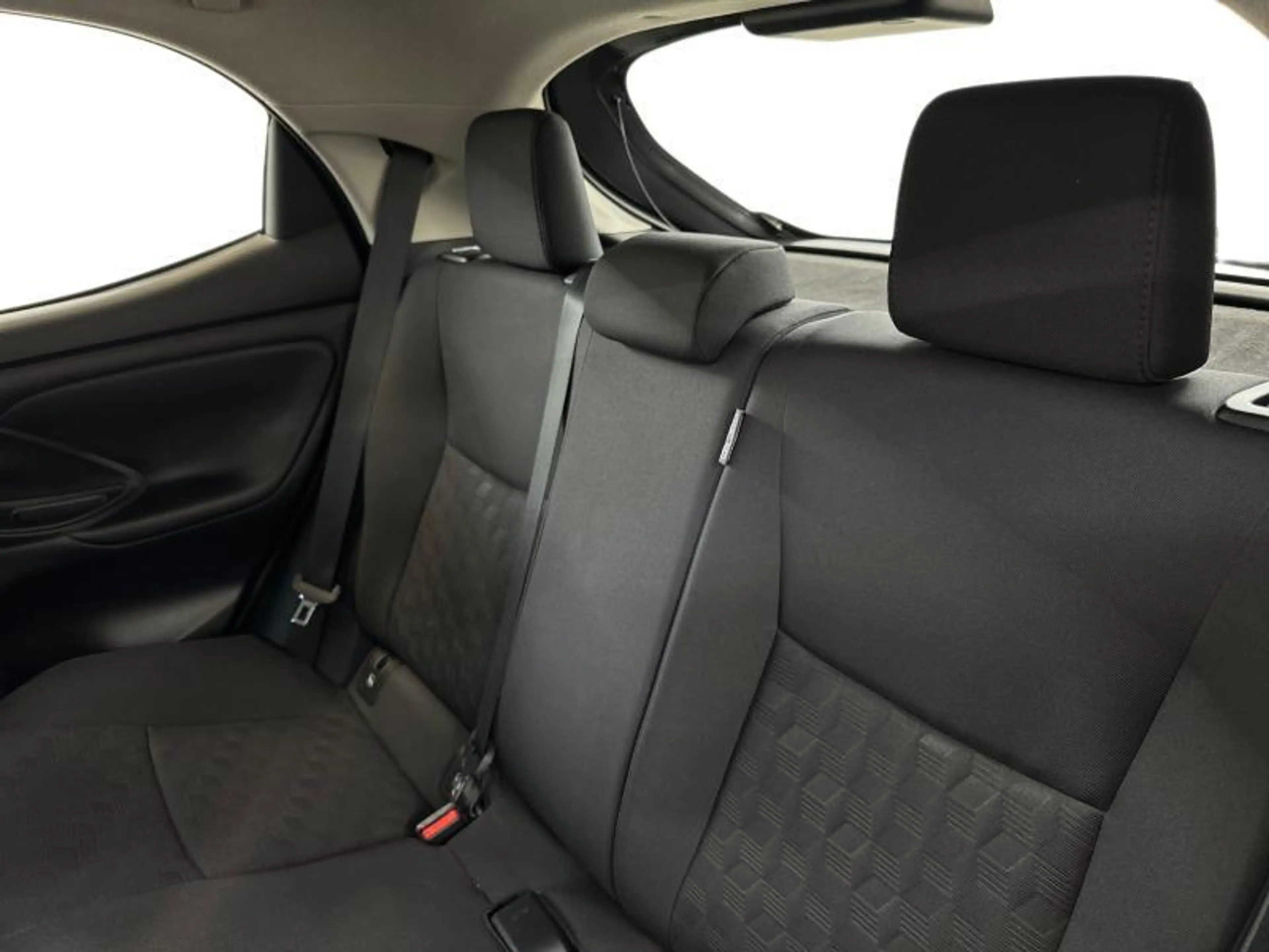 Toyota Yaris Dynamic — photo 10