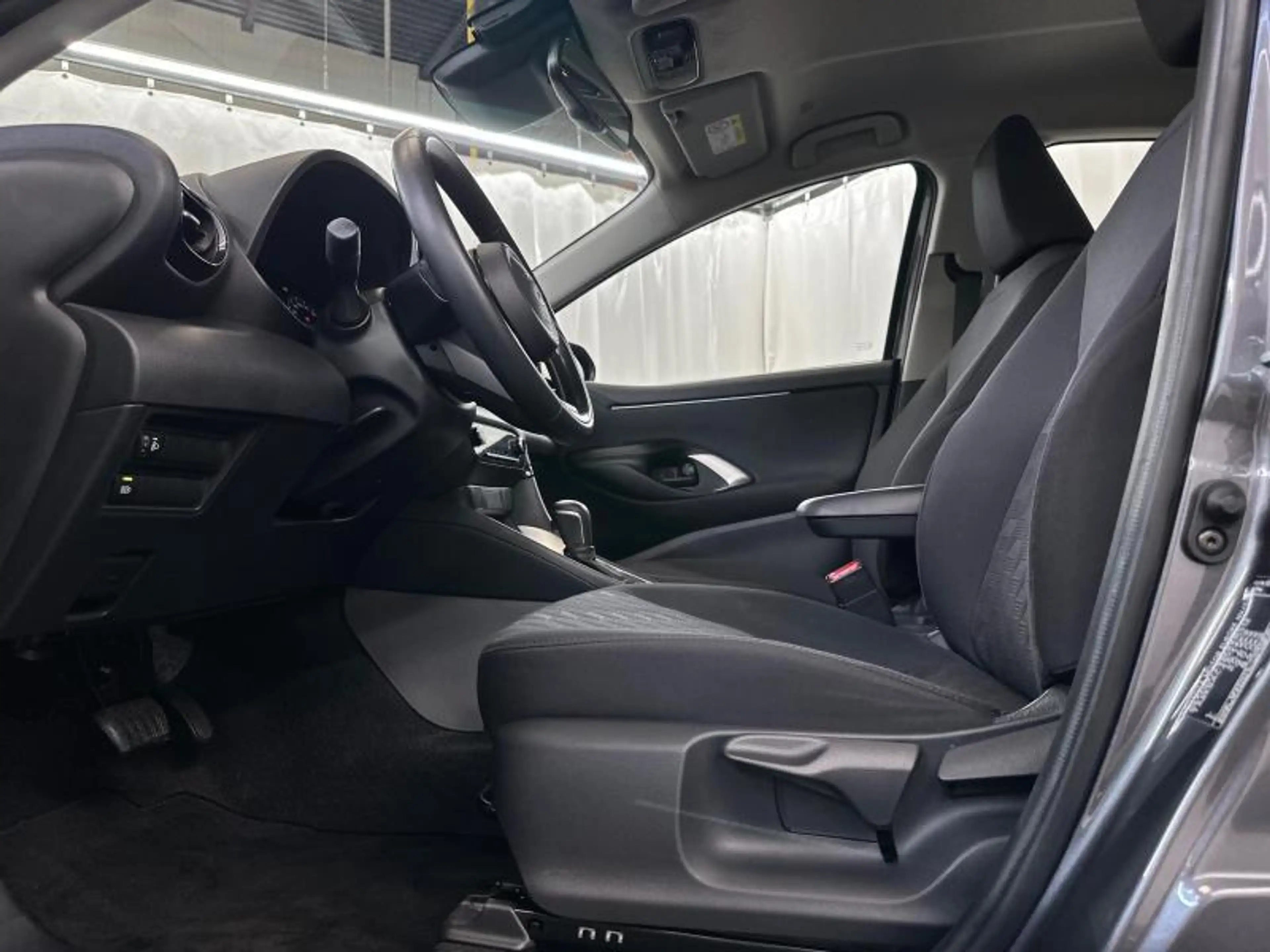 Toyota Yaris Dynamic — photo 17