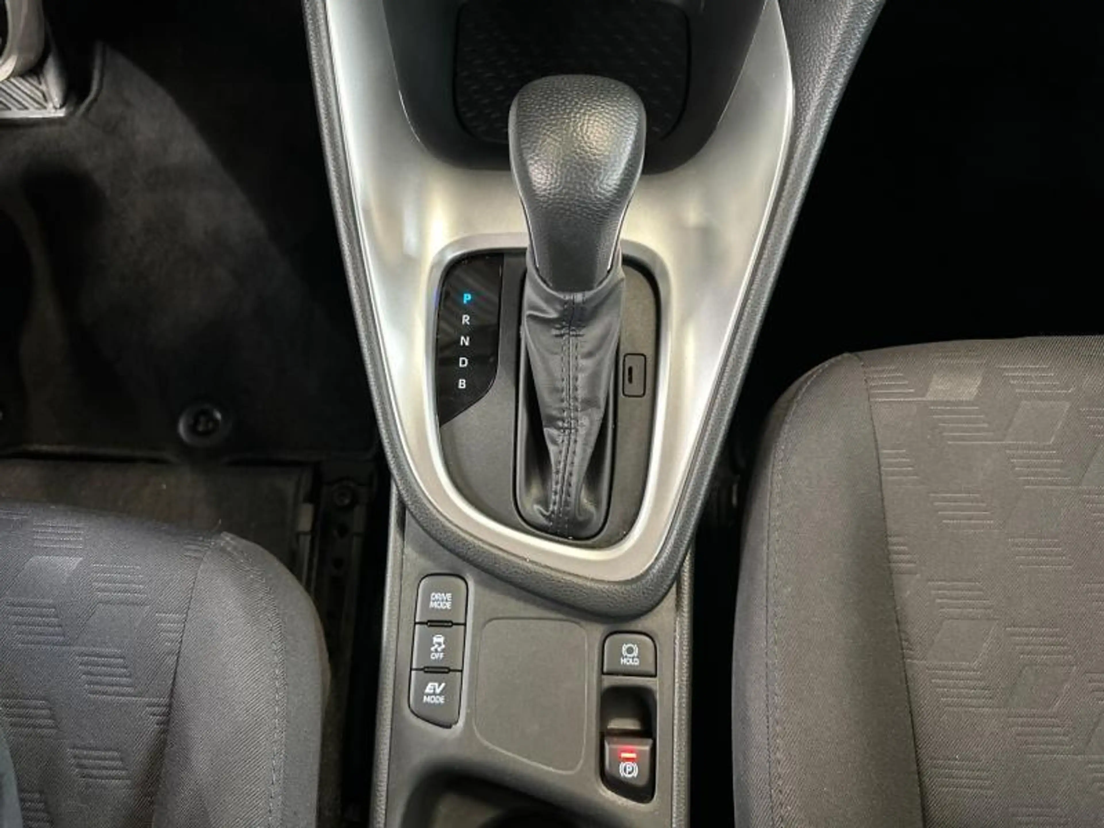 Toyota Yaris Dynamic — photo 25