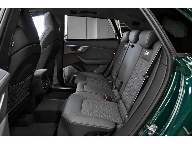 Audi RS Q8 view 8