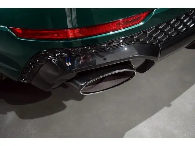 Audi RS Q8 view 12