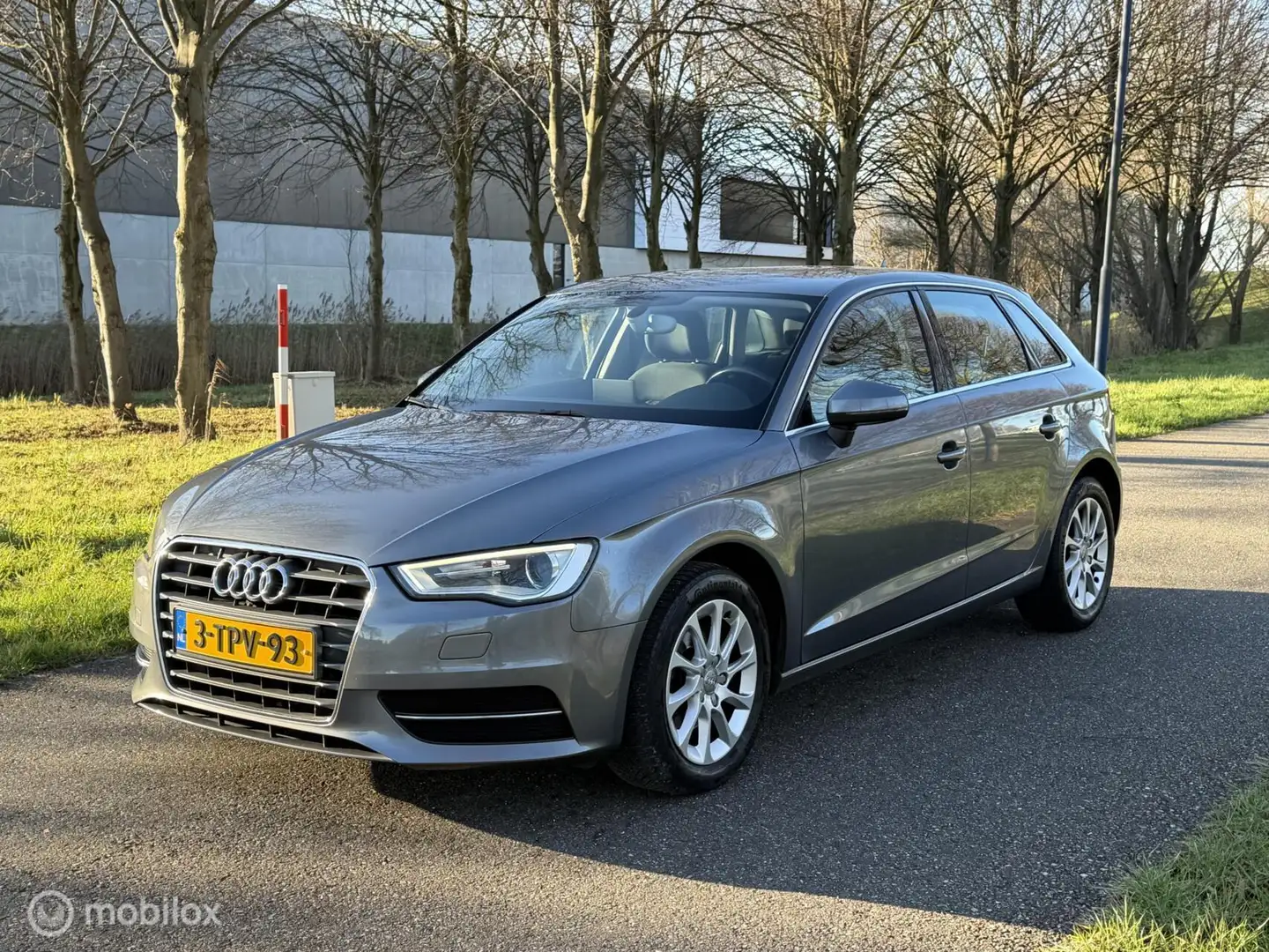 Audi A3 Sportback 1.2 TFSI Attraction Pro Line plus*NEW AP Grau - 1