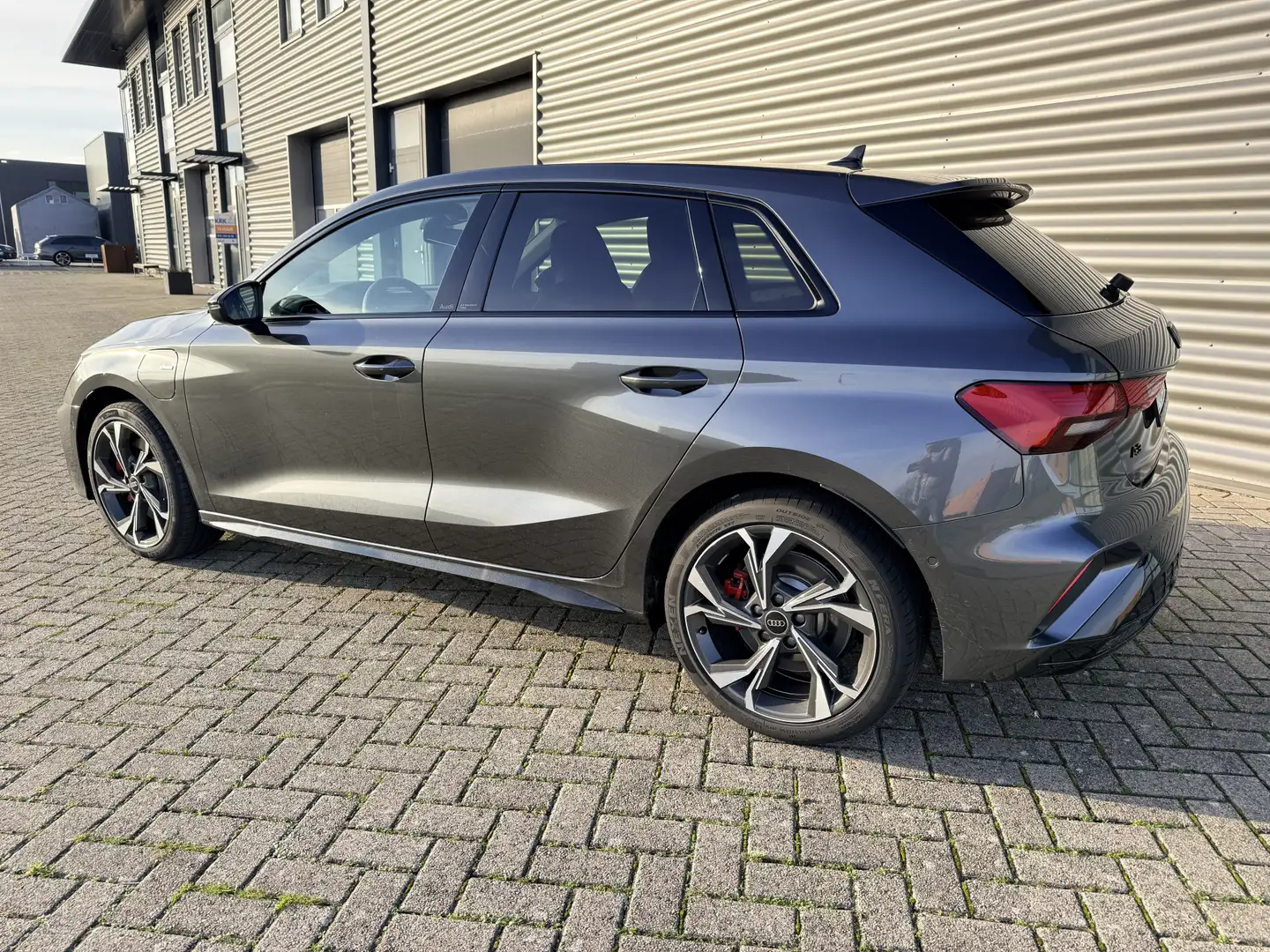 Audi A3 Sportback 45 TFSI e S edition Competition 200kW Au Grijs - 2