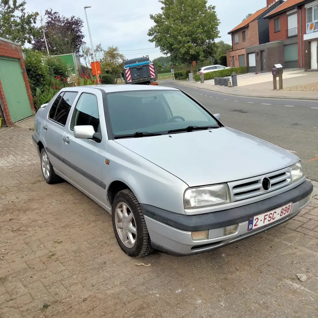 Volkswagen Vento 1.9 TD GLX Szary - 2