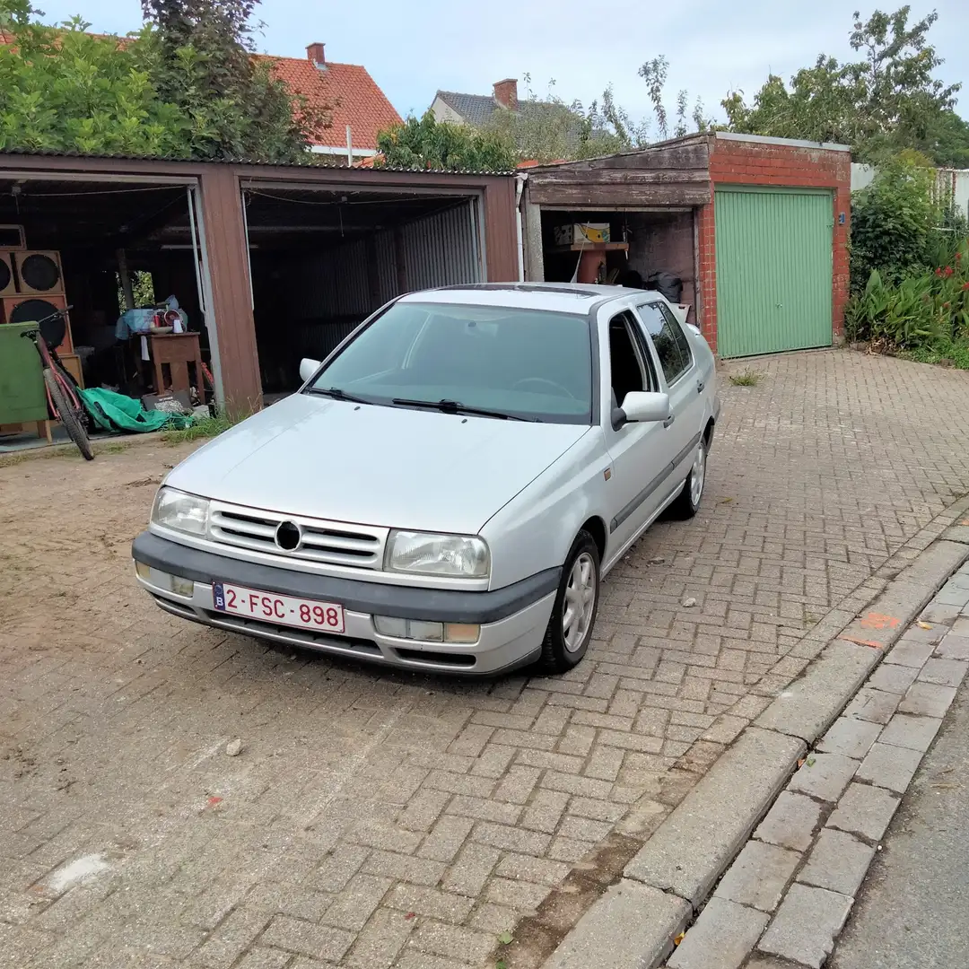 Volkswagen Vento 1.9 TD GLX Szary - 1