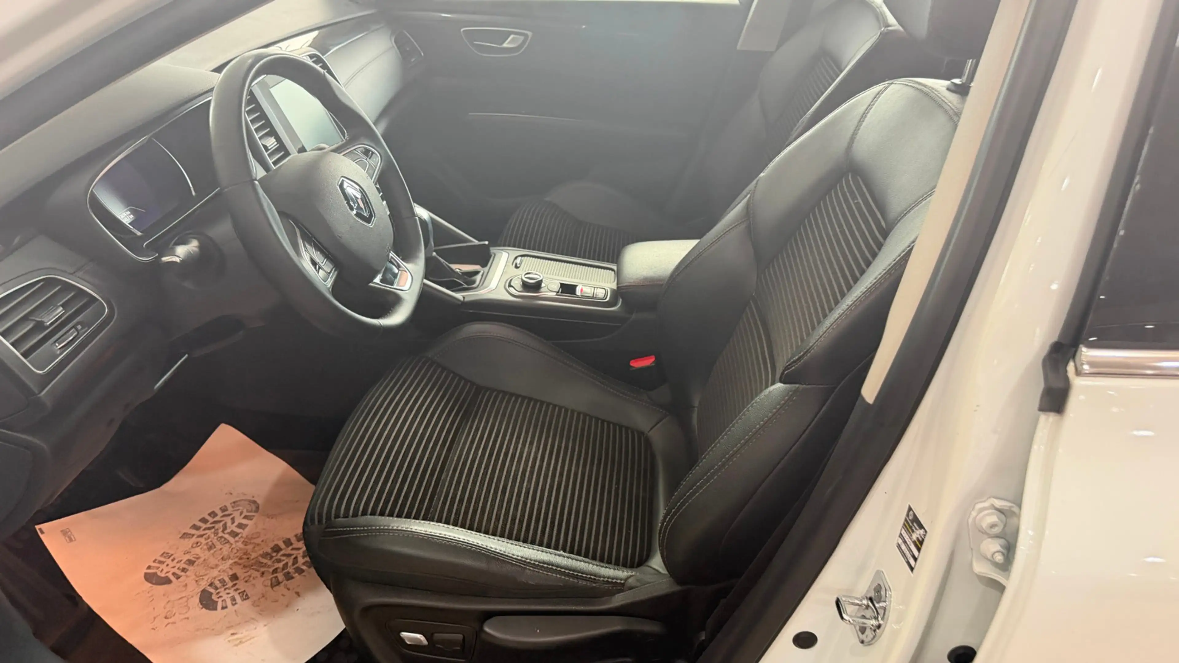 Renault Talisman Grandtour Business Edition — photo 12