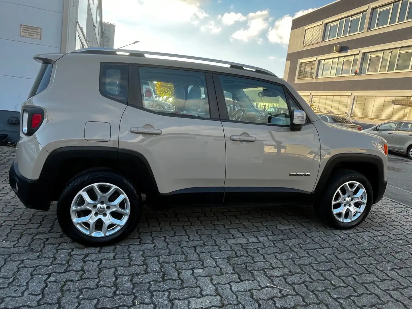 Jeep Renegade Limited 4WD Nettopreis 12.521 Bruin - 2