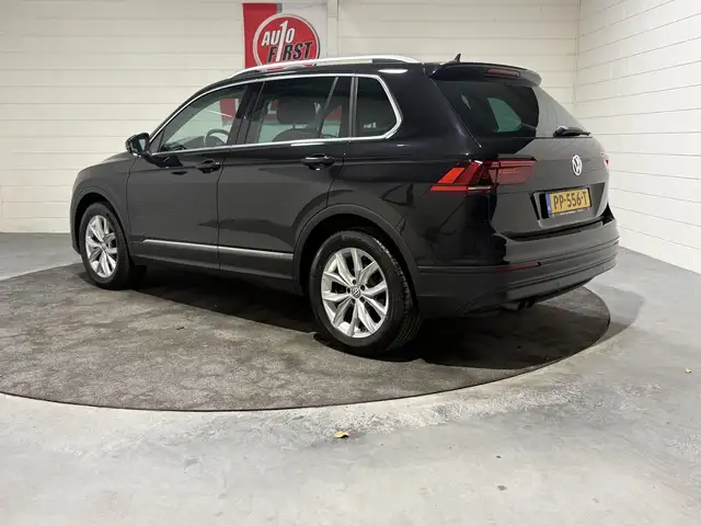 Volkswagen Tiguan view 3