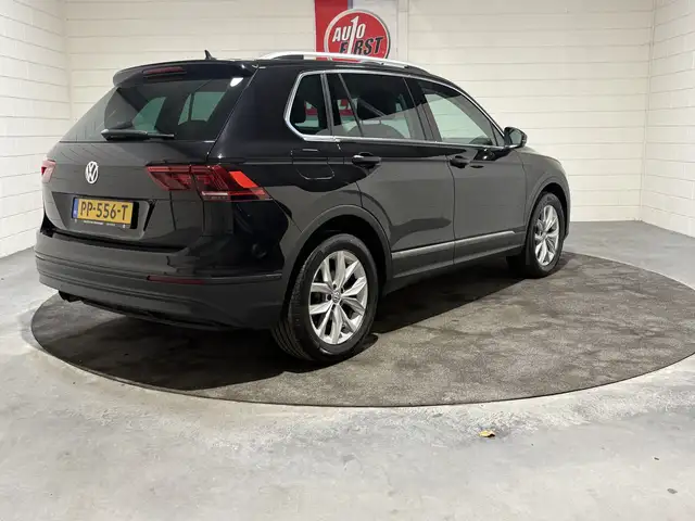 Volkswagen Tiguan view 4
