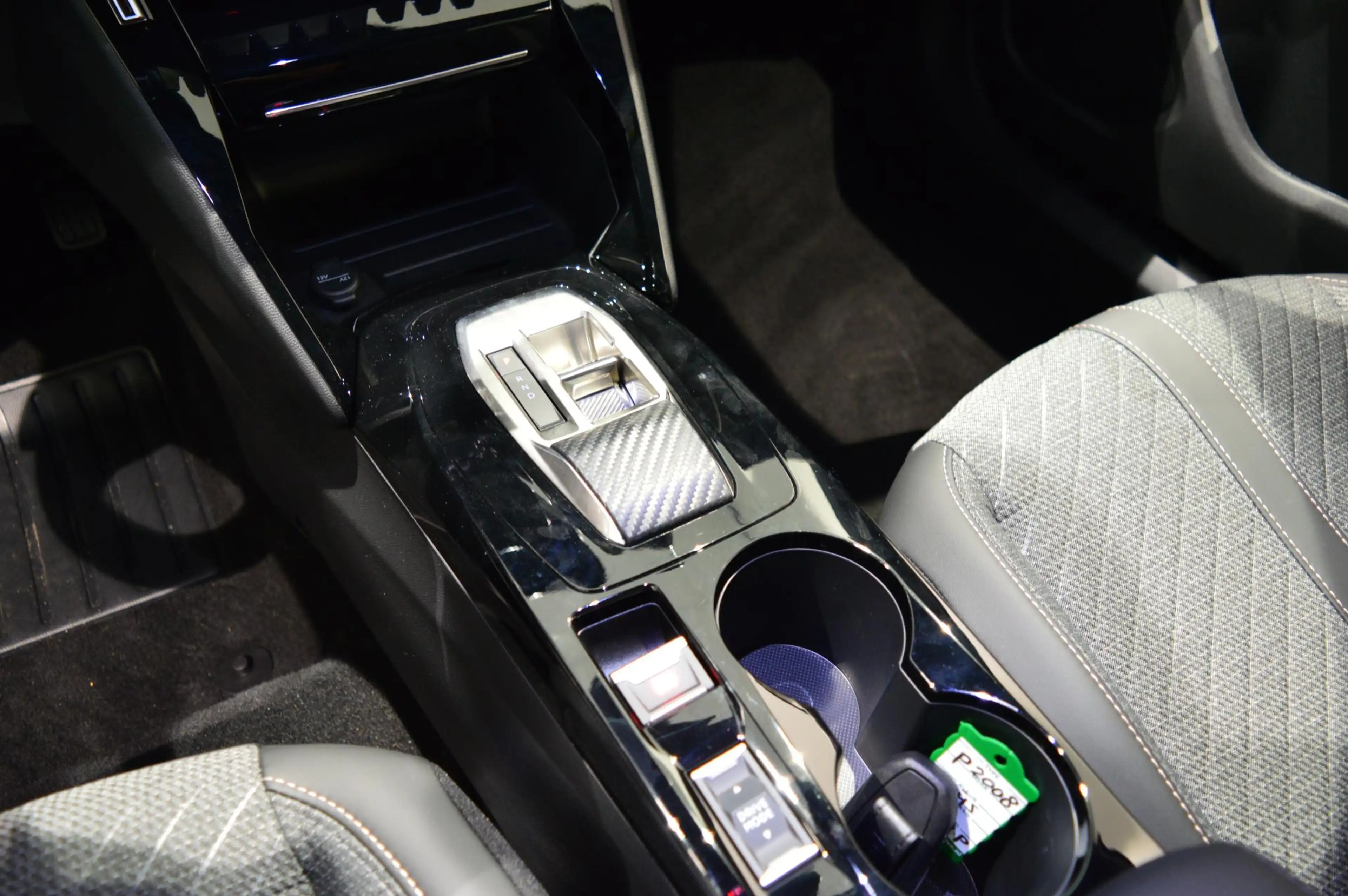 Peugeot 2008 100 Allure | Navigatie | Climate control | Apple C — photo 14