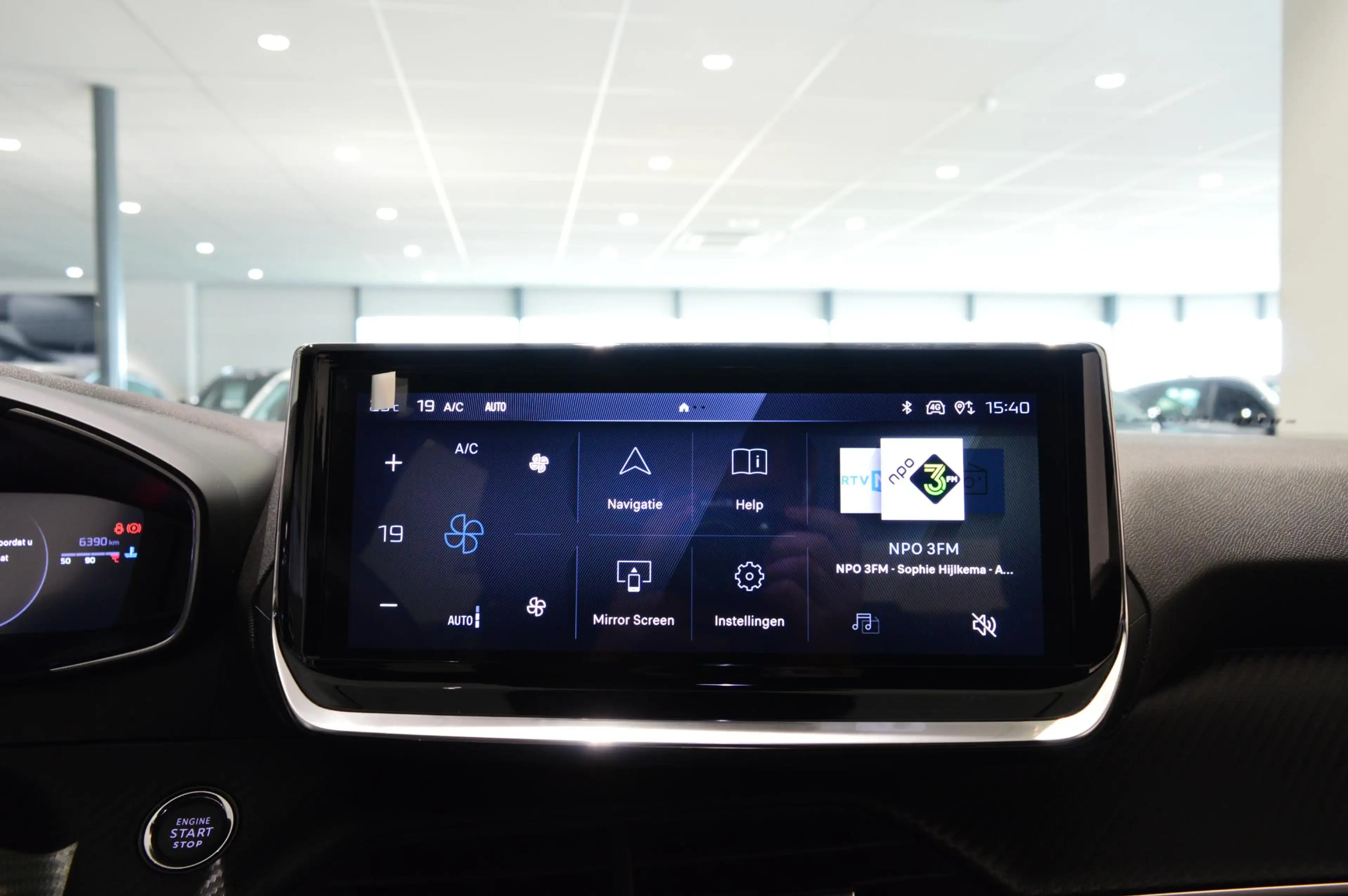 Peugeot 2008 100 Allure | Navigatie | Climate control | Apple C — photo 15