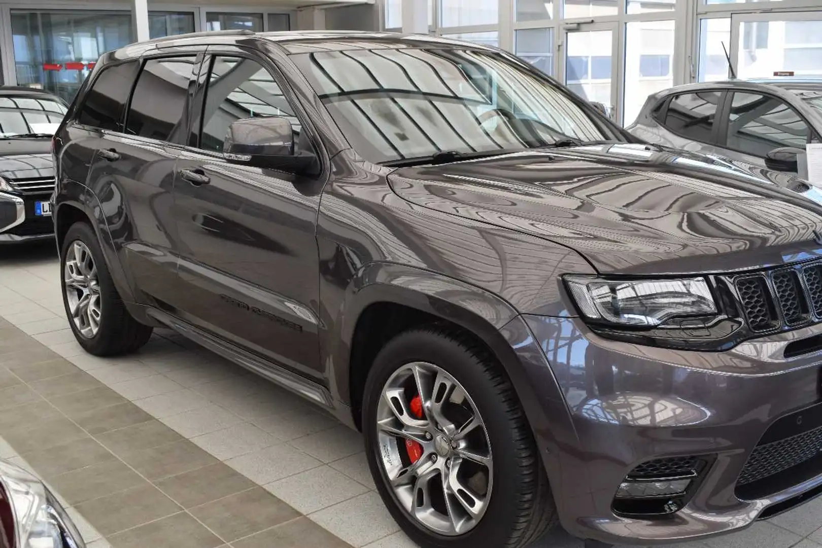 Jeep Grand Cherokee SRT8 Gris - 2