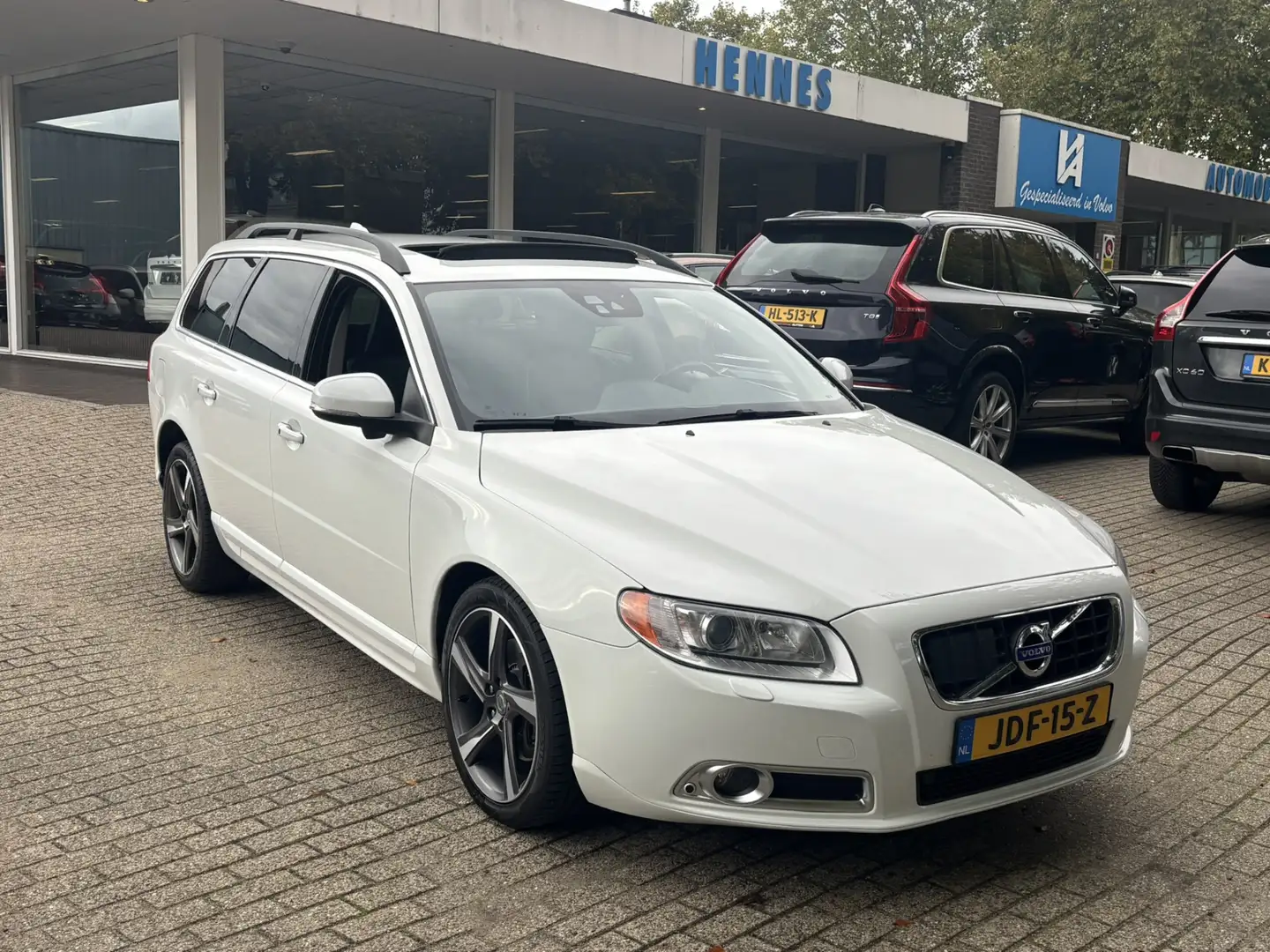 Volvo V70 2.0 T5 213pk vijf cilinder Schuifdak ACC Keyless F Alb - 1