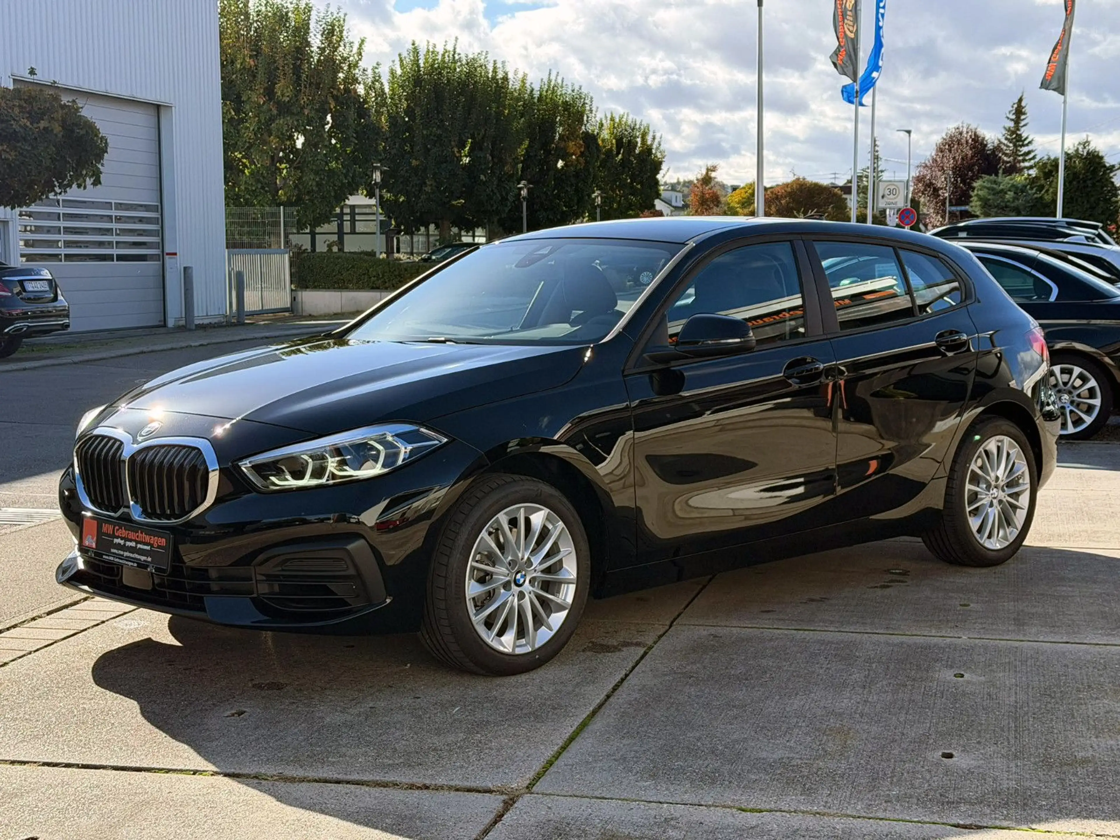 BMW 116 i Steptronic NAVI LED PDC SHZ TEMP. CARPLAY — photo 4